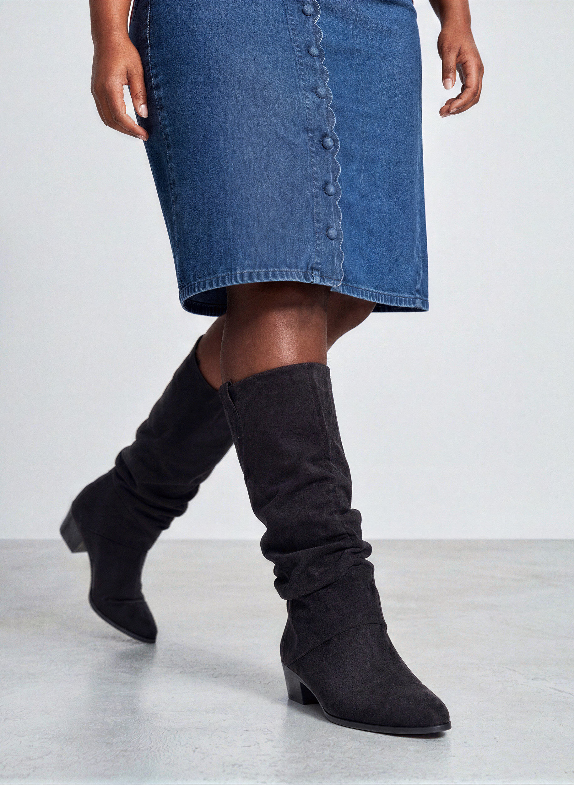Long suede-look boot with a detachable shaft