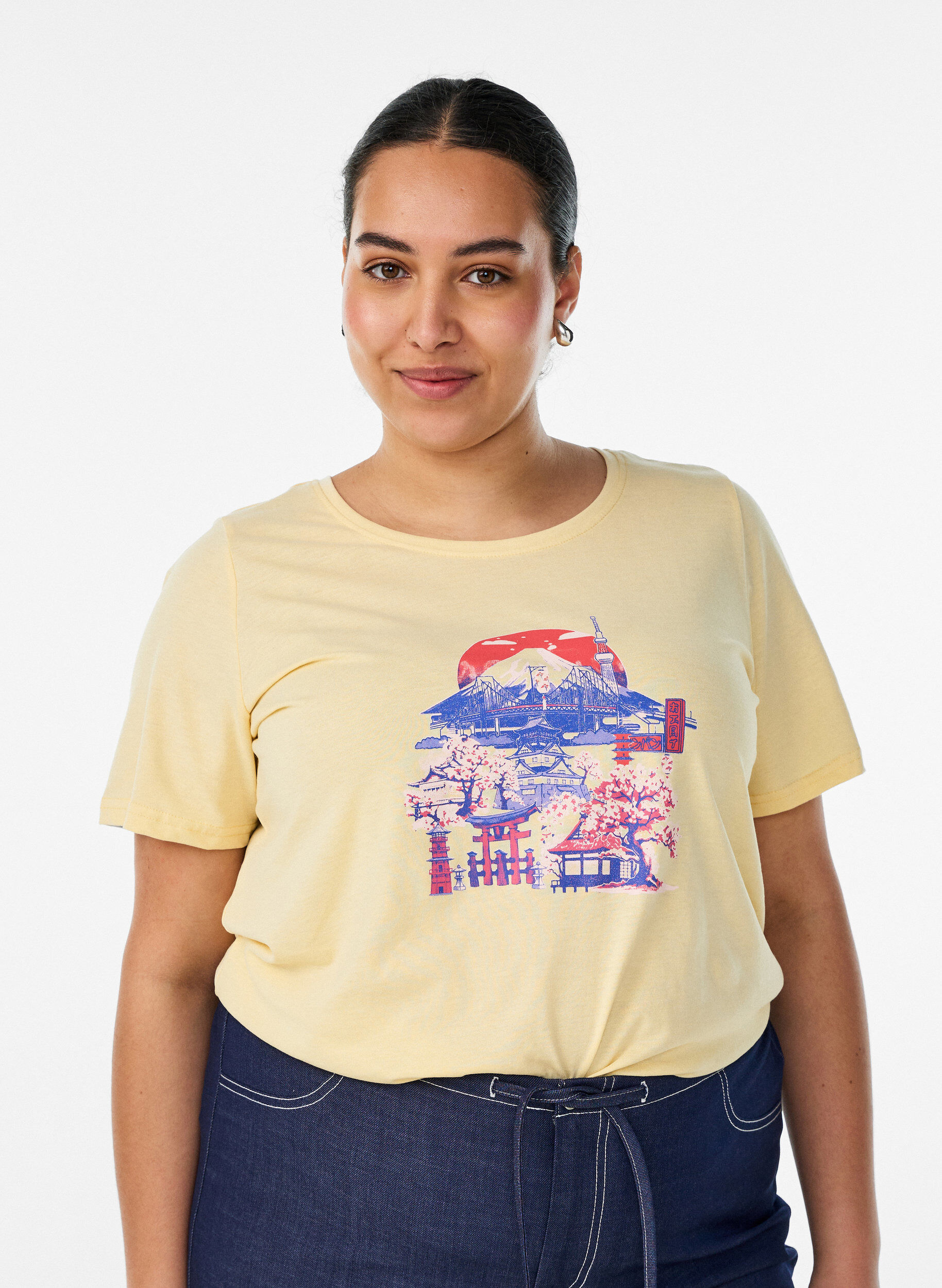 T-shirt with motif, Yellow, Model