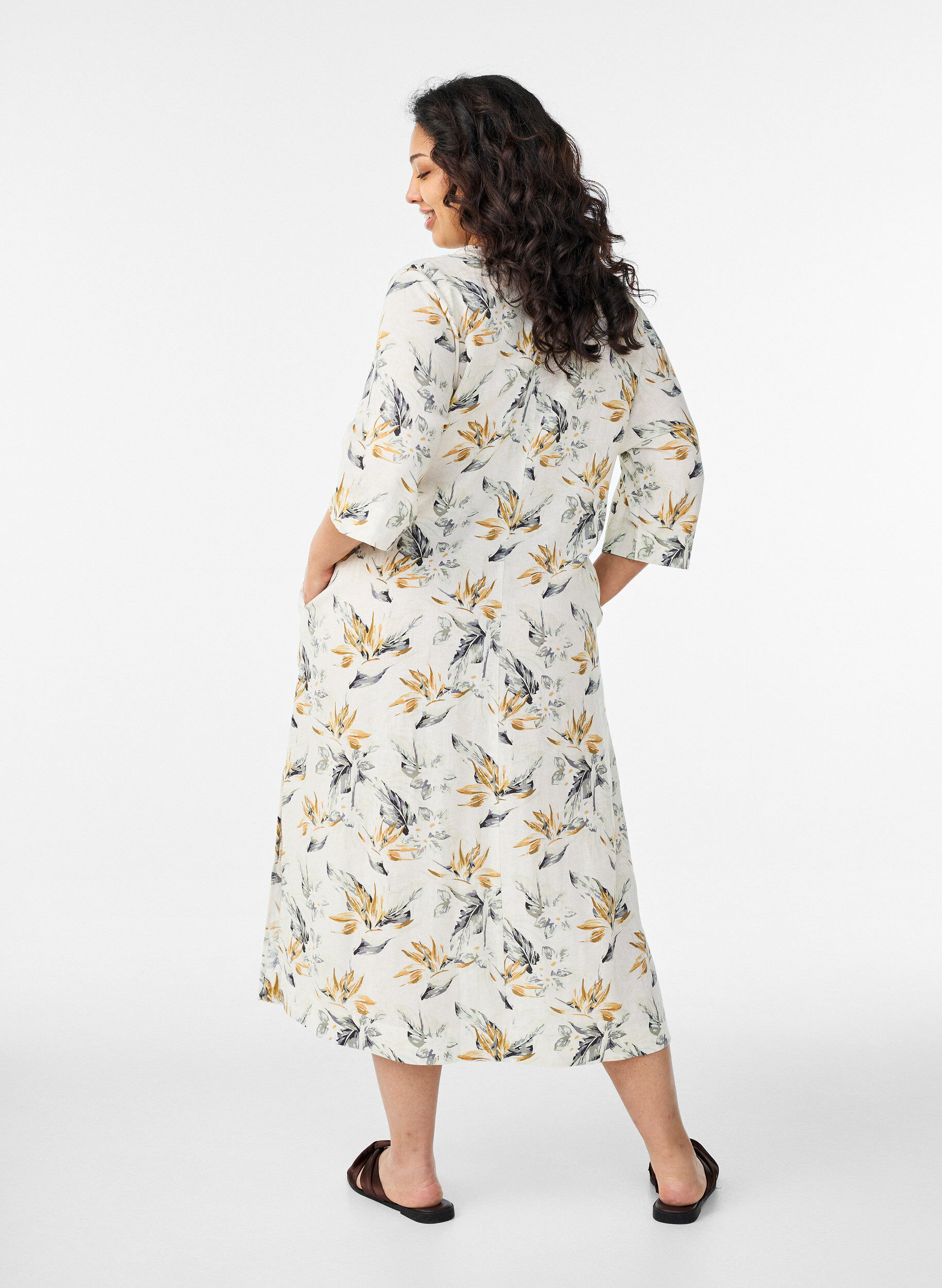 Zizzifashion Midi dress in linen and viscose with 1/2 sleeves, White, Model image number 1