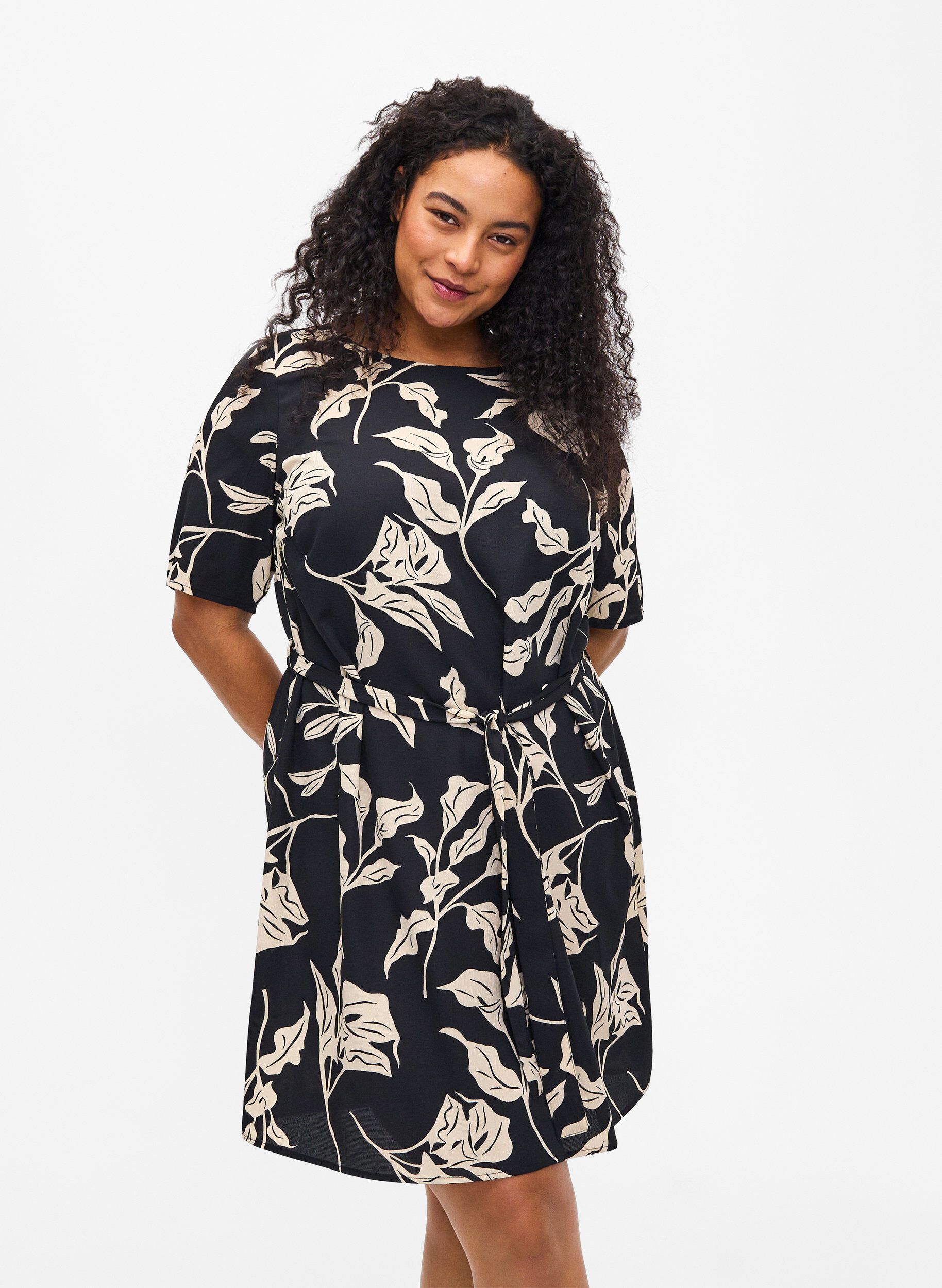 Zizzifashion FLASH - Short sleeve dress with belt, Black Off White Fl., Model image number 0