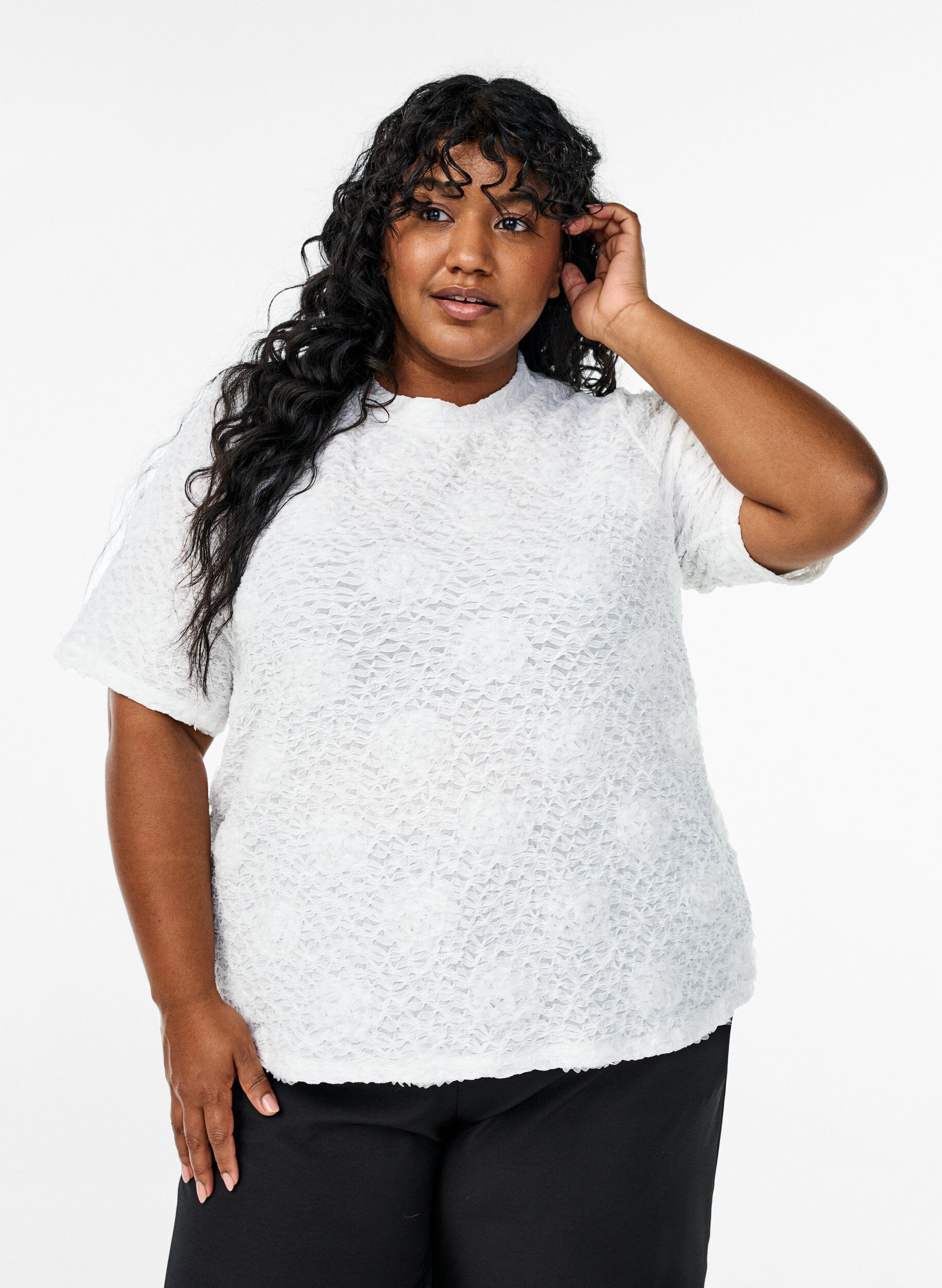 Blouse with 3D flowers and short sleeves, White, Model