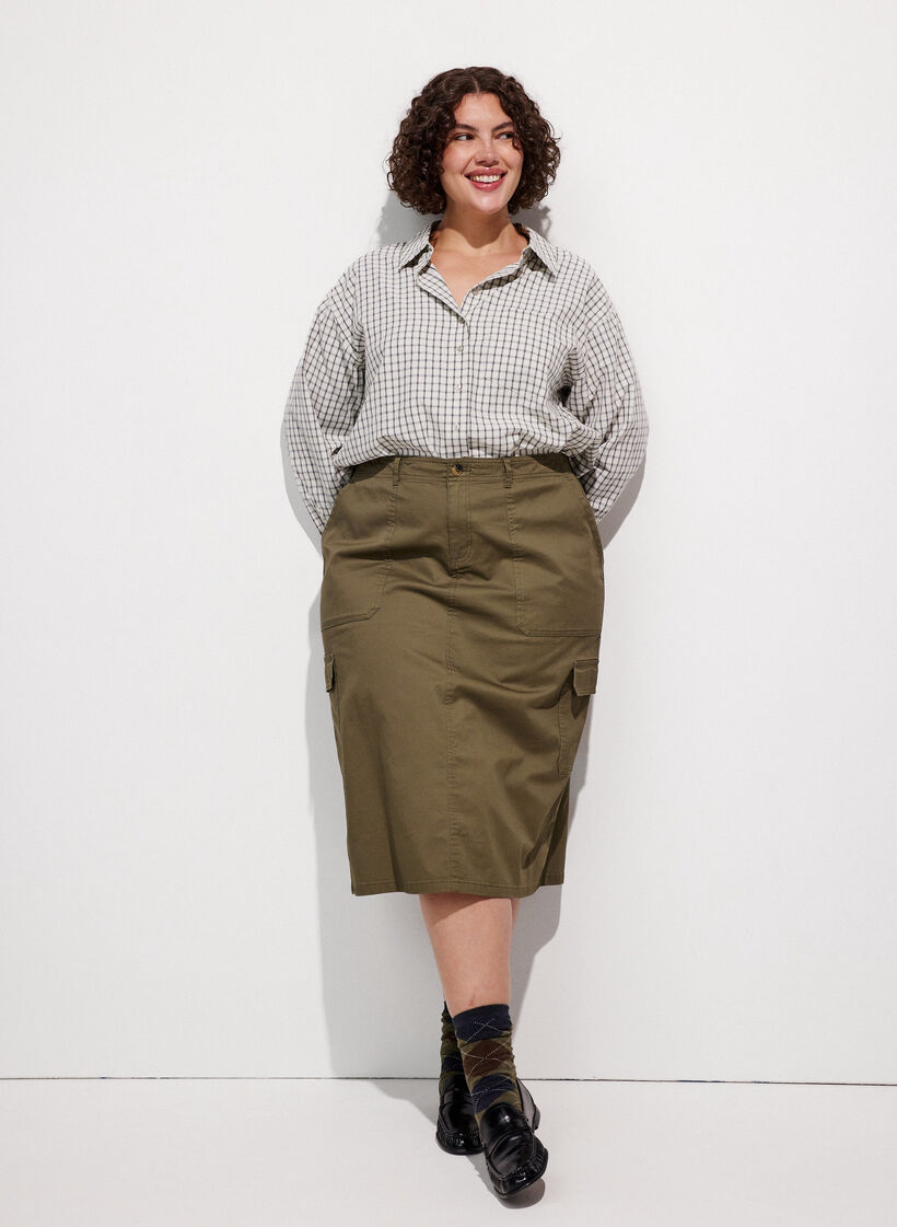 Checked shirt with a chest pocket, White, Model image number 1