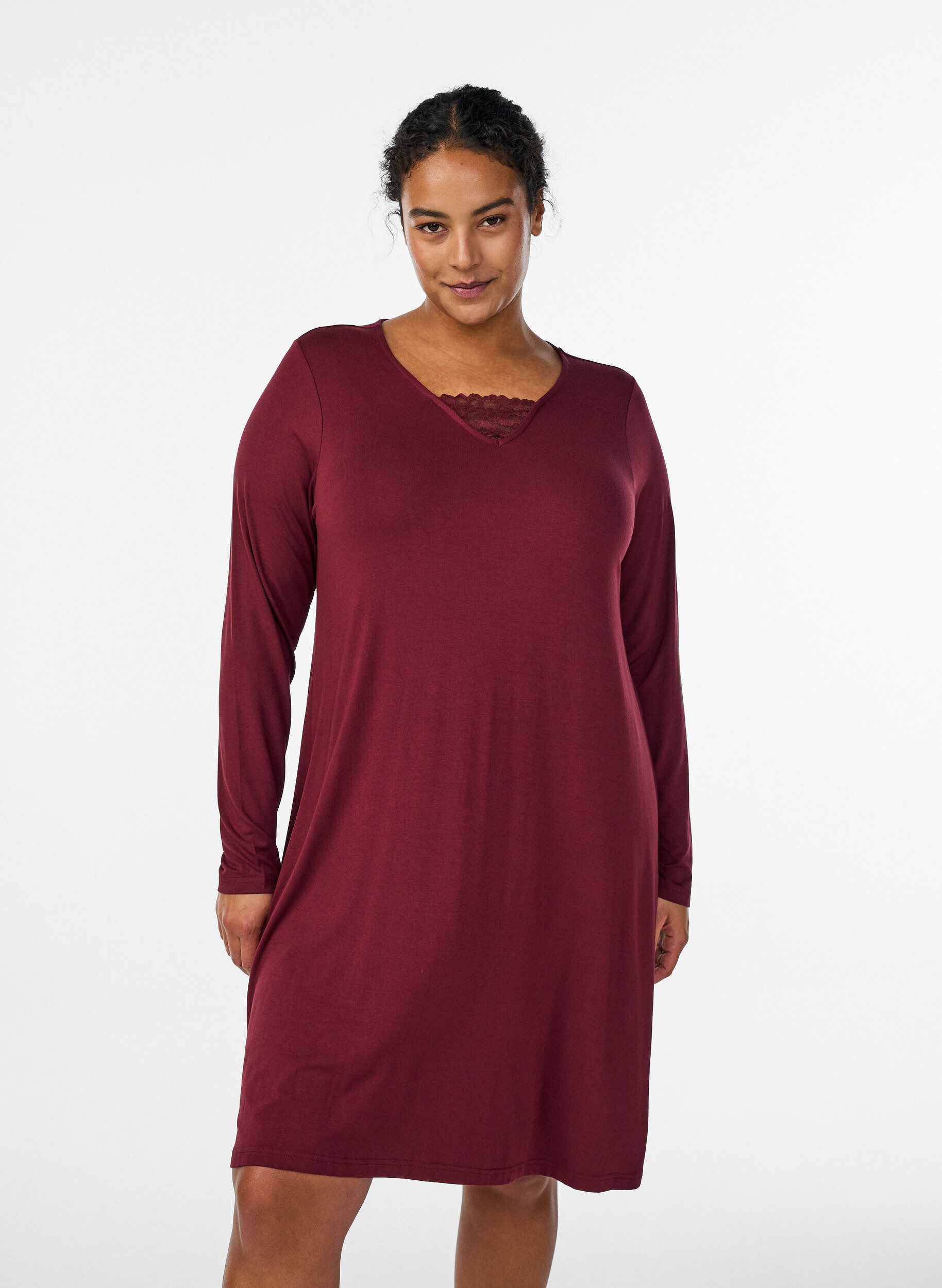 Long-sleeved nightgown with lace insert and v-neck, Red, Model