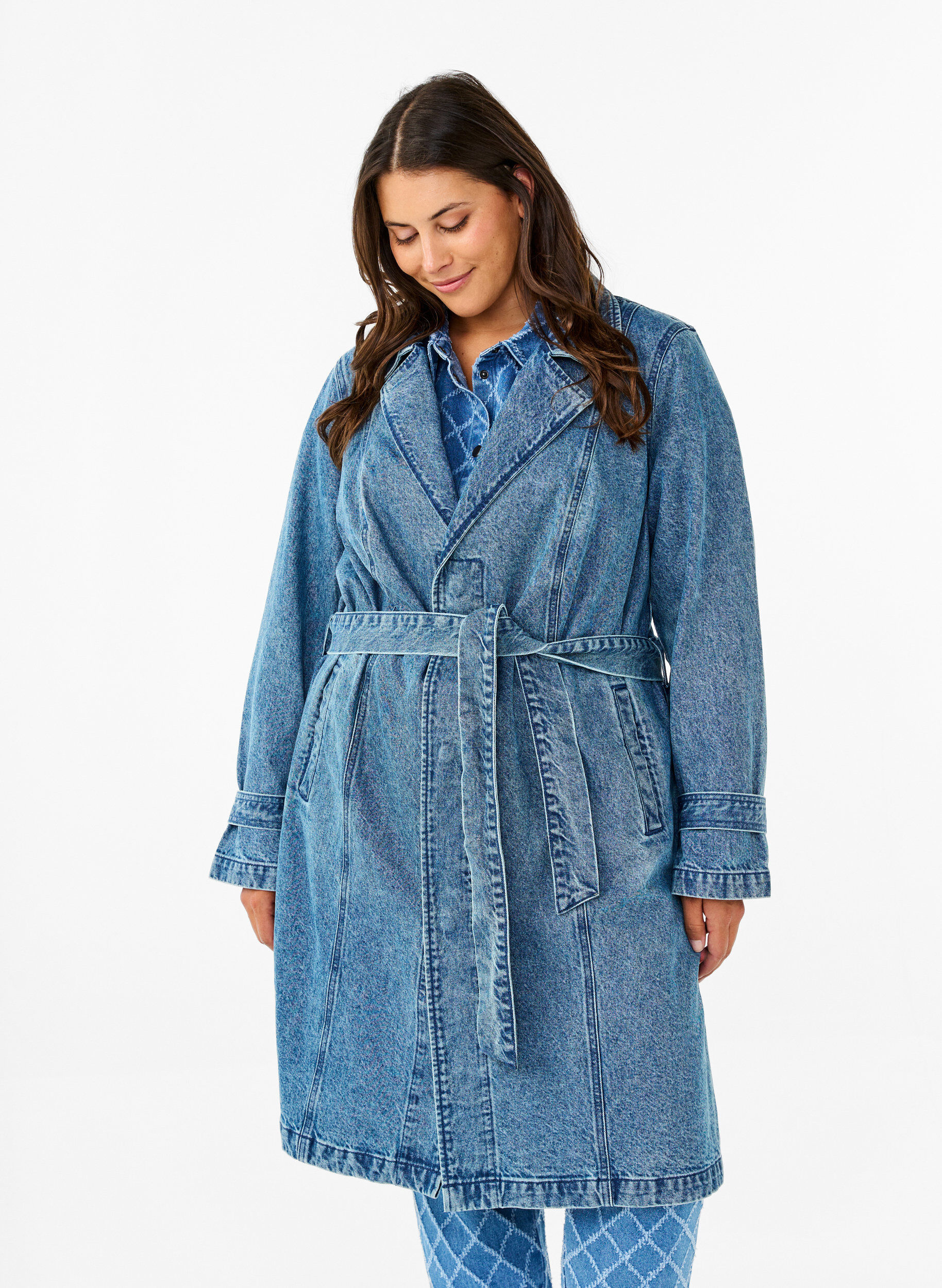 Zizzifashion Denim trench coat with belt, Blue Denim, Model image number 2