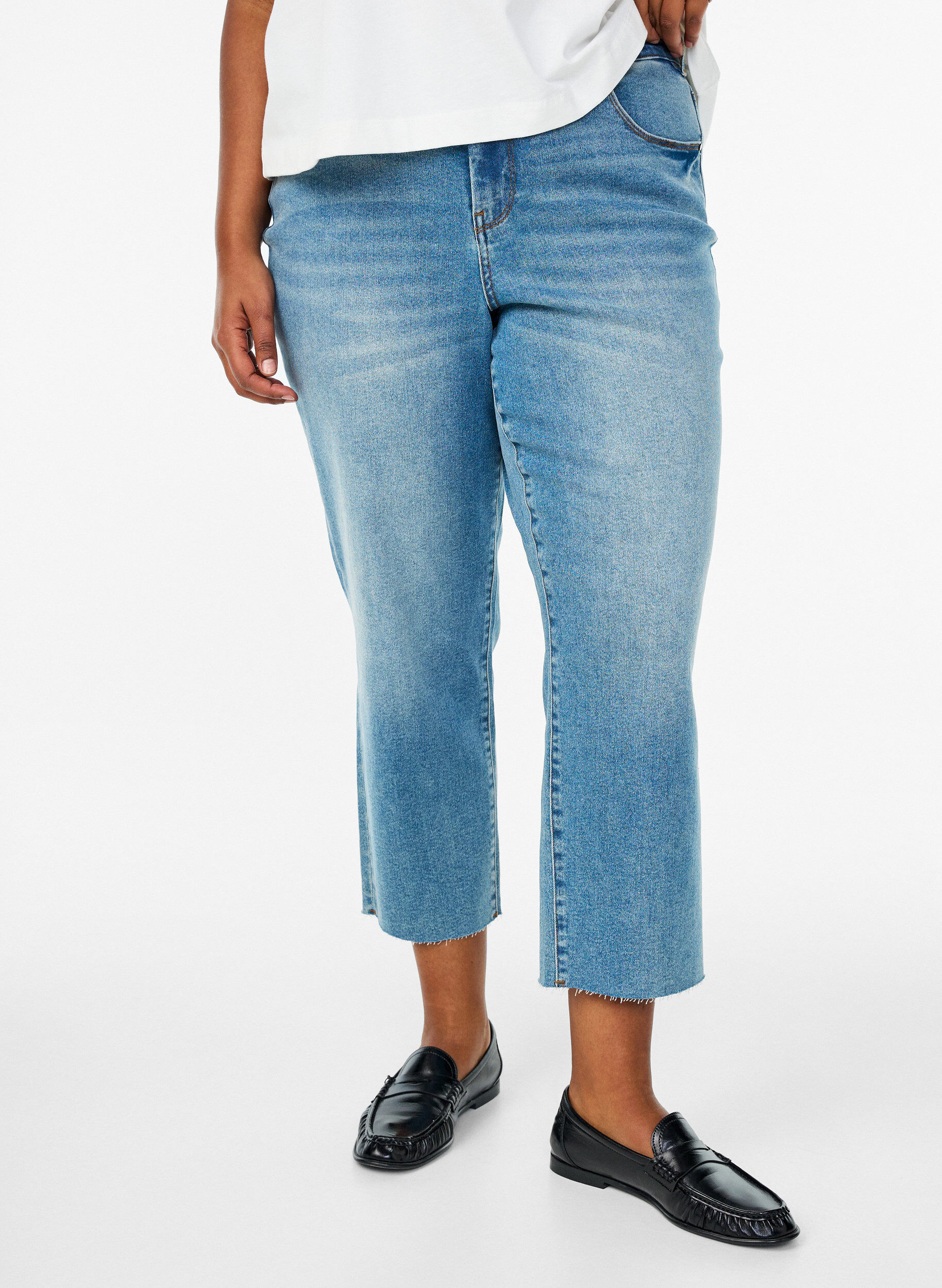 Zizzifashion 7/8 jeans with raw hems and high waist, Light Blue, Model image number 2