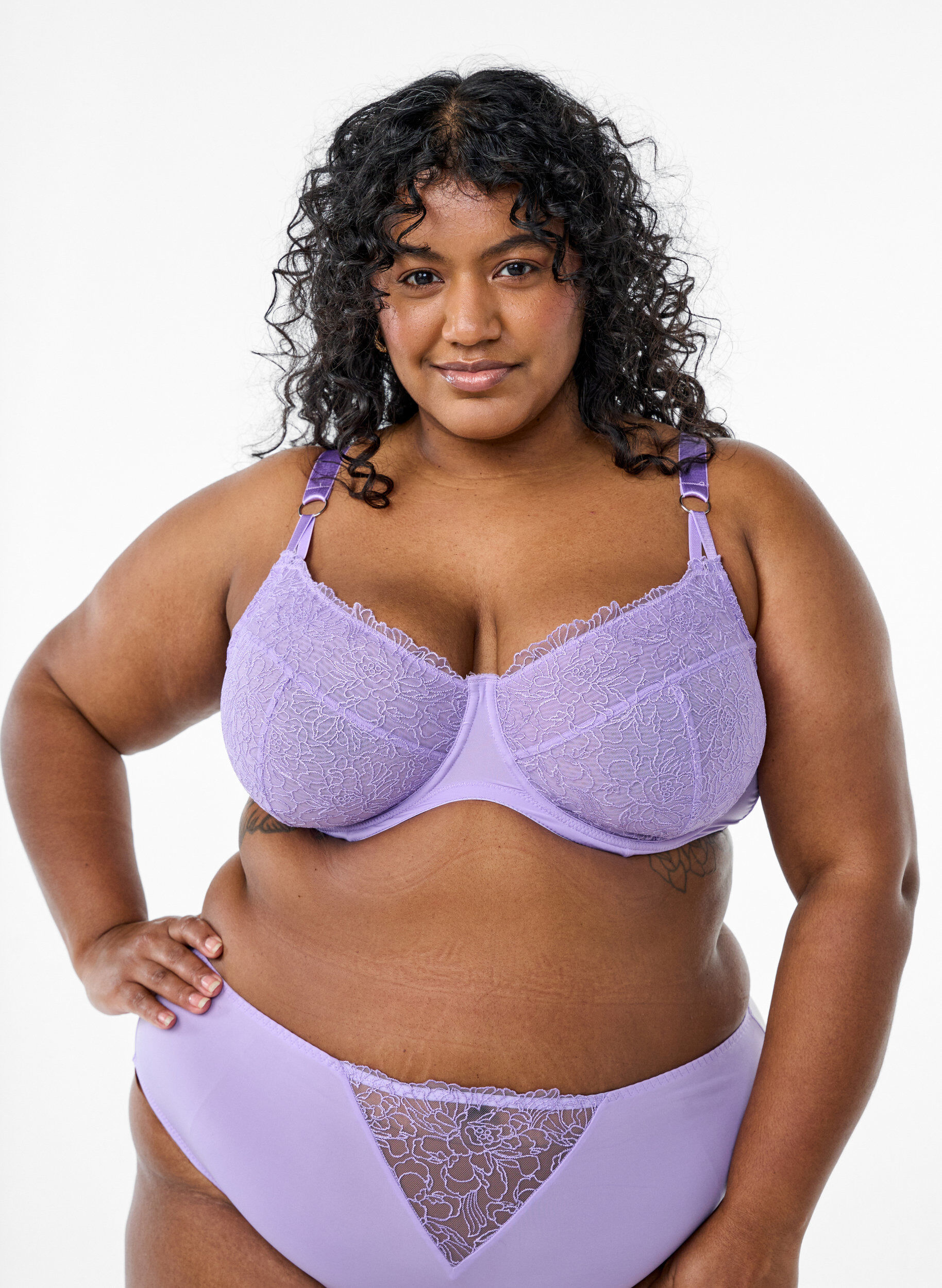 Full cover bra with lace, Purple, Model