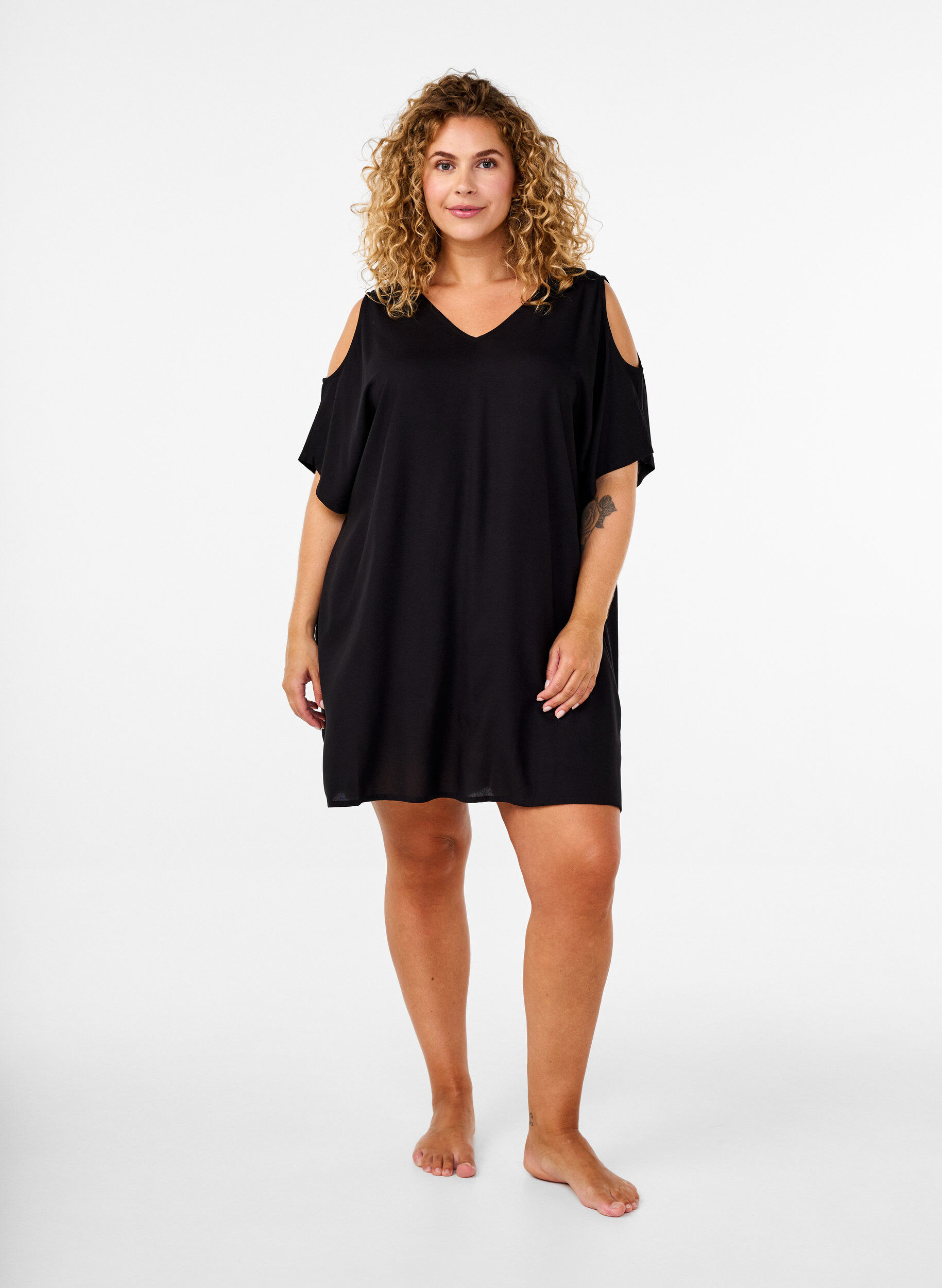 Zizzifashion Beach dress with shoulder detail in viscose, Black, Model image number 1