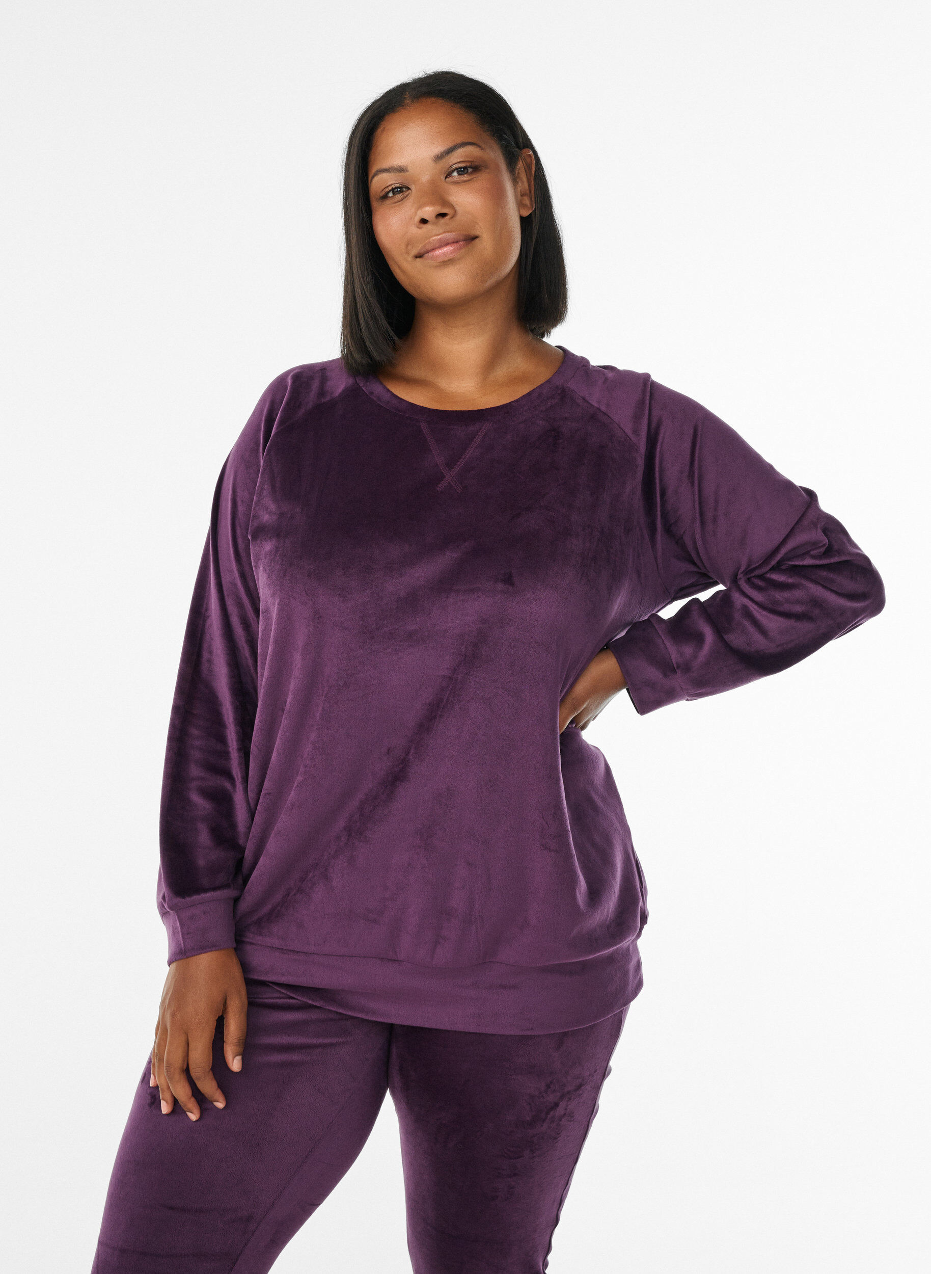 Velour blouse with raglan sleeves, Purple, Model