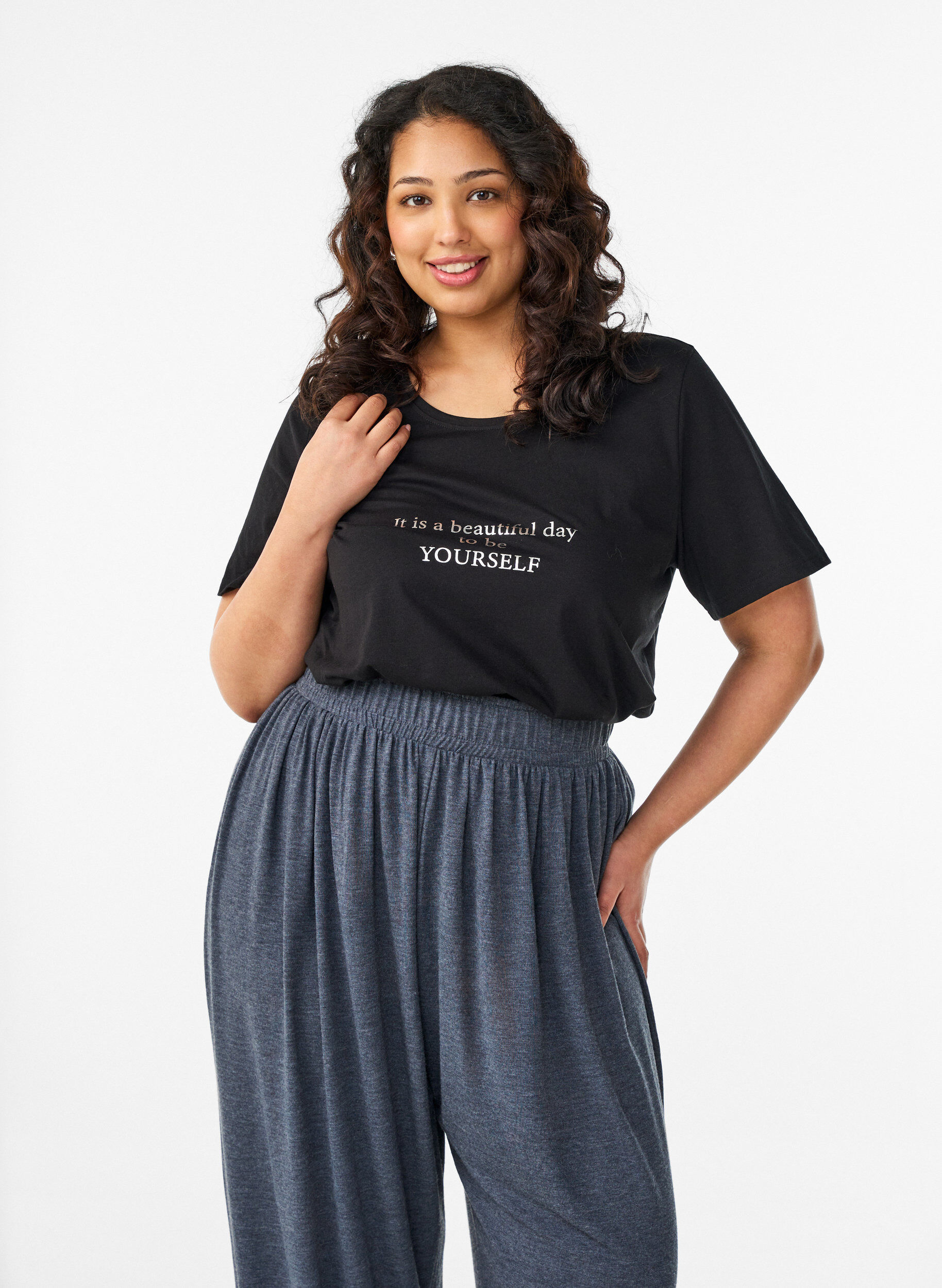 T-shirt with motif, Black, Model