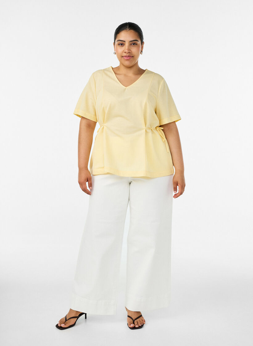 Blouse in a cotton blend with a V-neck and tie-string, Yellow, Model image number 1