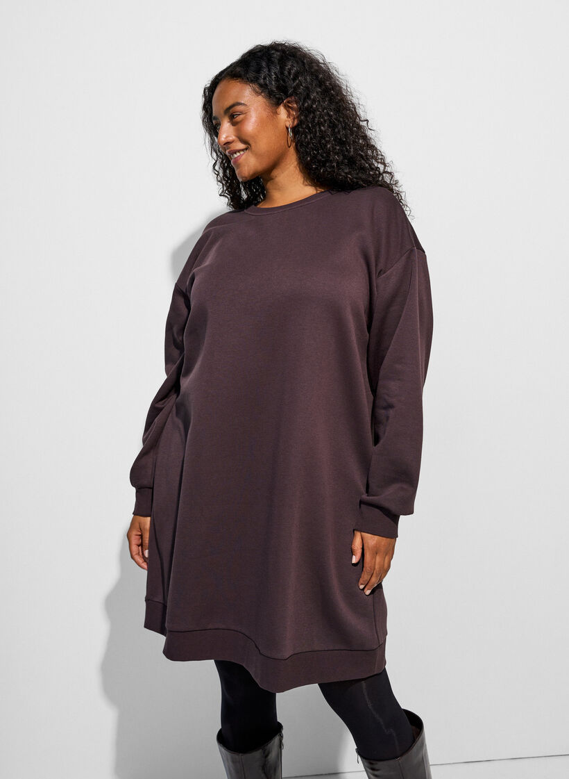Loose sweatshirt dress with pockets, Brown, Model image number 4