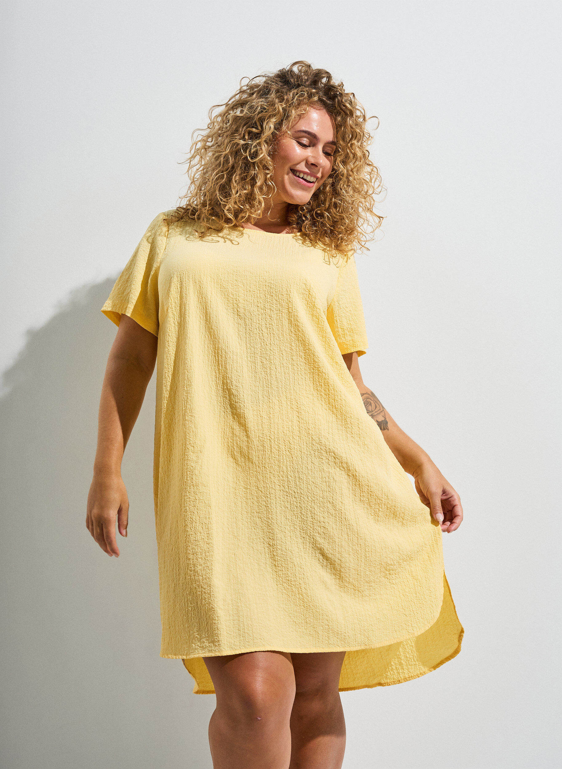 Zizzifashion Short dress with a crinkled texture and short sleeves, Yellow, Image image number 0