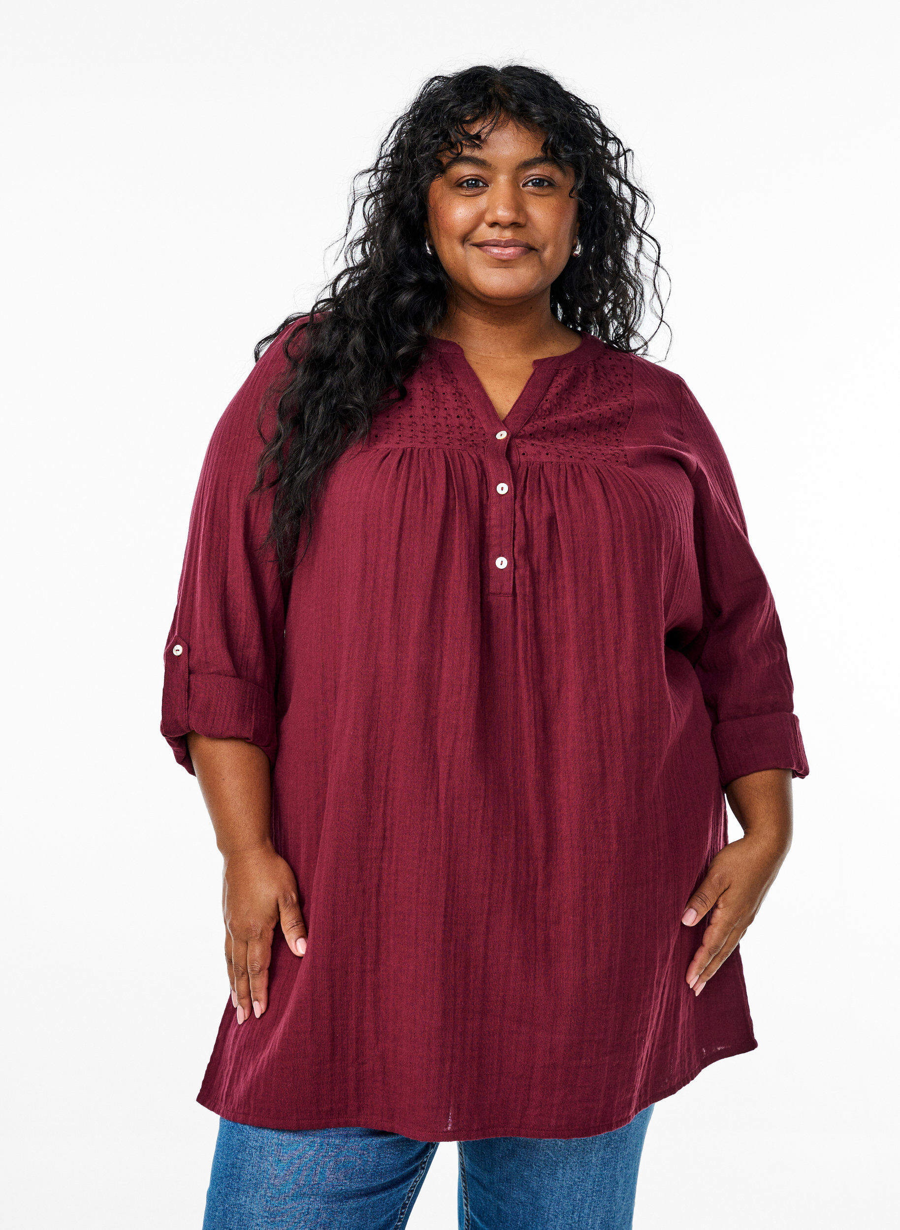 Cotton muslin tunic with broderie anglaise, Dark Bordeaux, Model