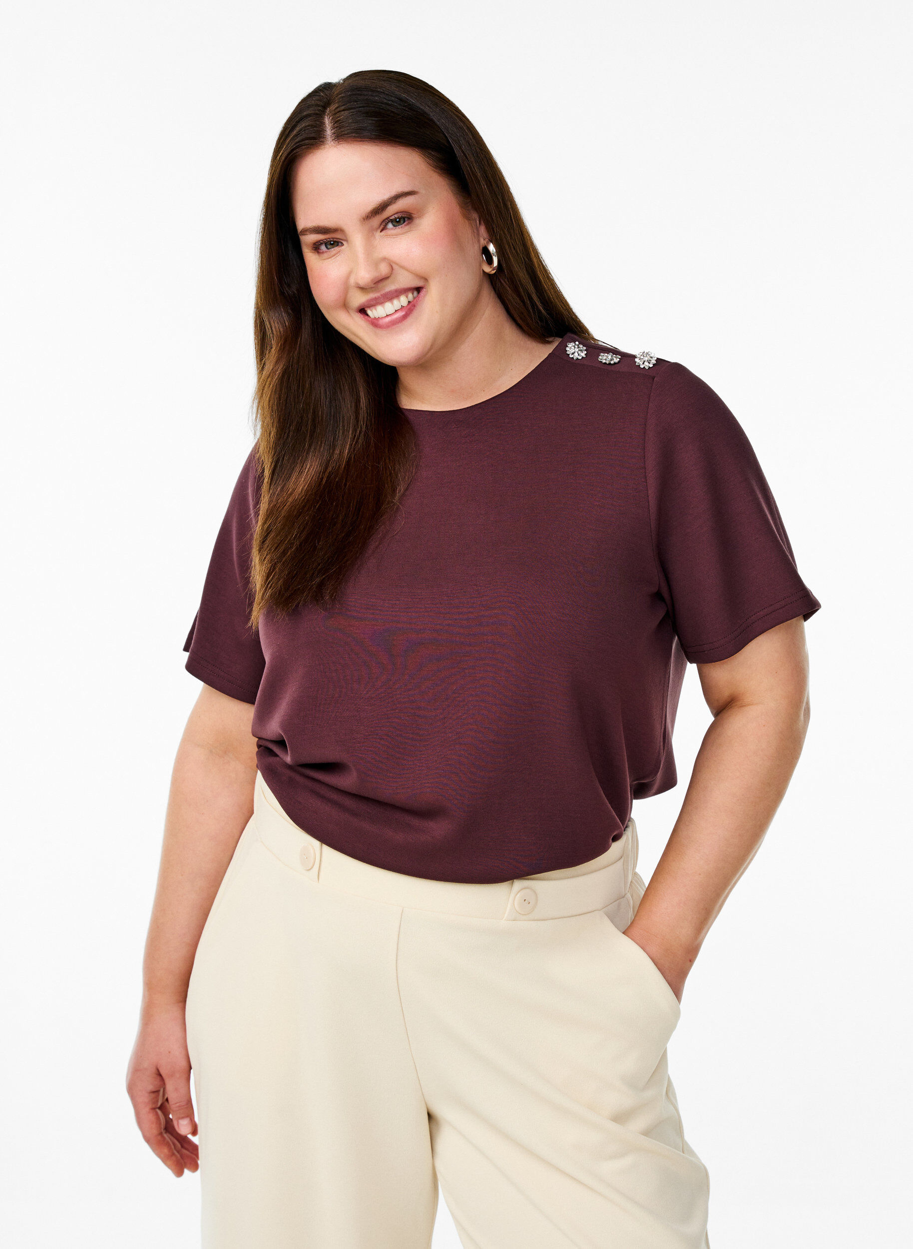 Short sleeve blouse with a button detail, Dark Bordeaux, Model