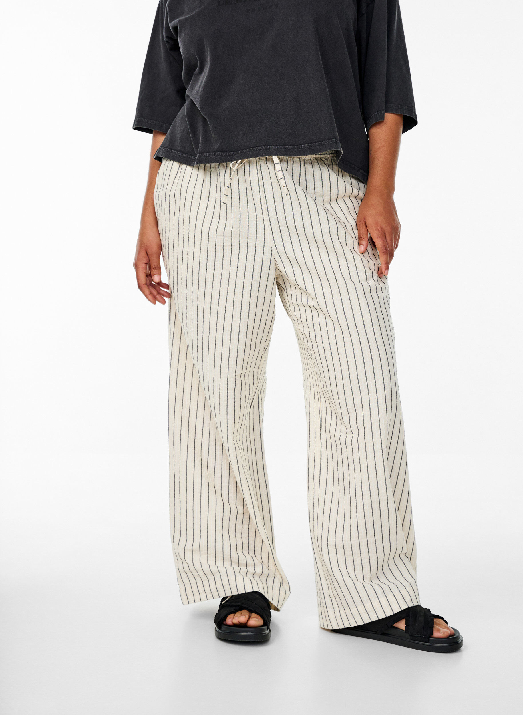 Zizzifashion Loose trousers with high waist and pockets, Vanilla, Model image number 2