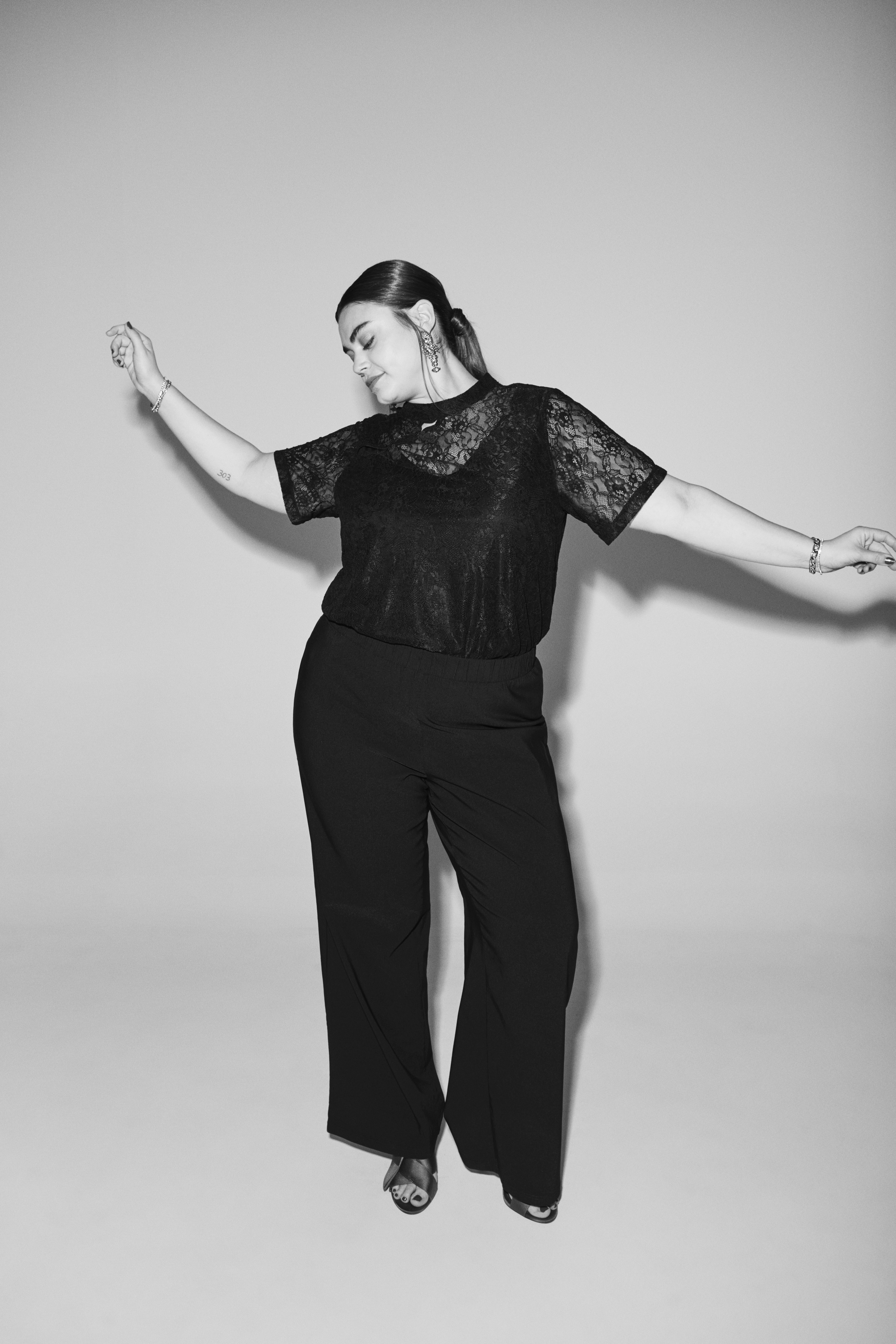 Zizzifashion Lace blouse with details, , Model