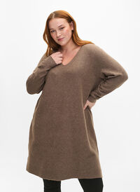 Knitted dress with slit, Walnut/White, Model