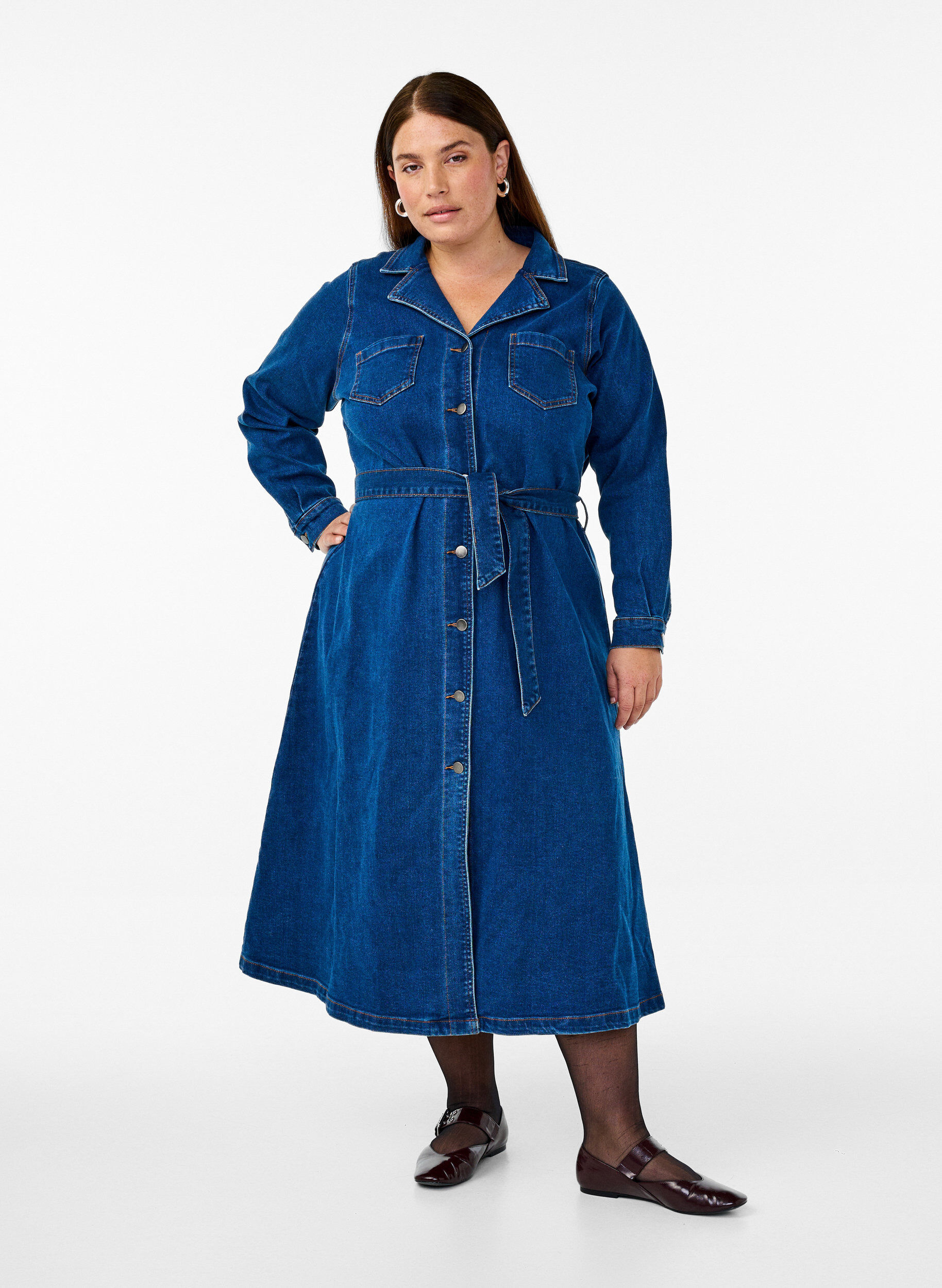 Zizzifashion Midi shirt dress in denim with belt, Dark Blue Denim, Model image number 0