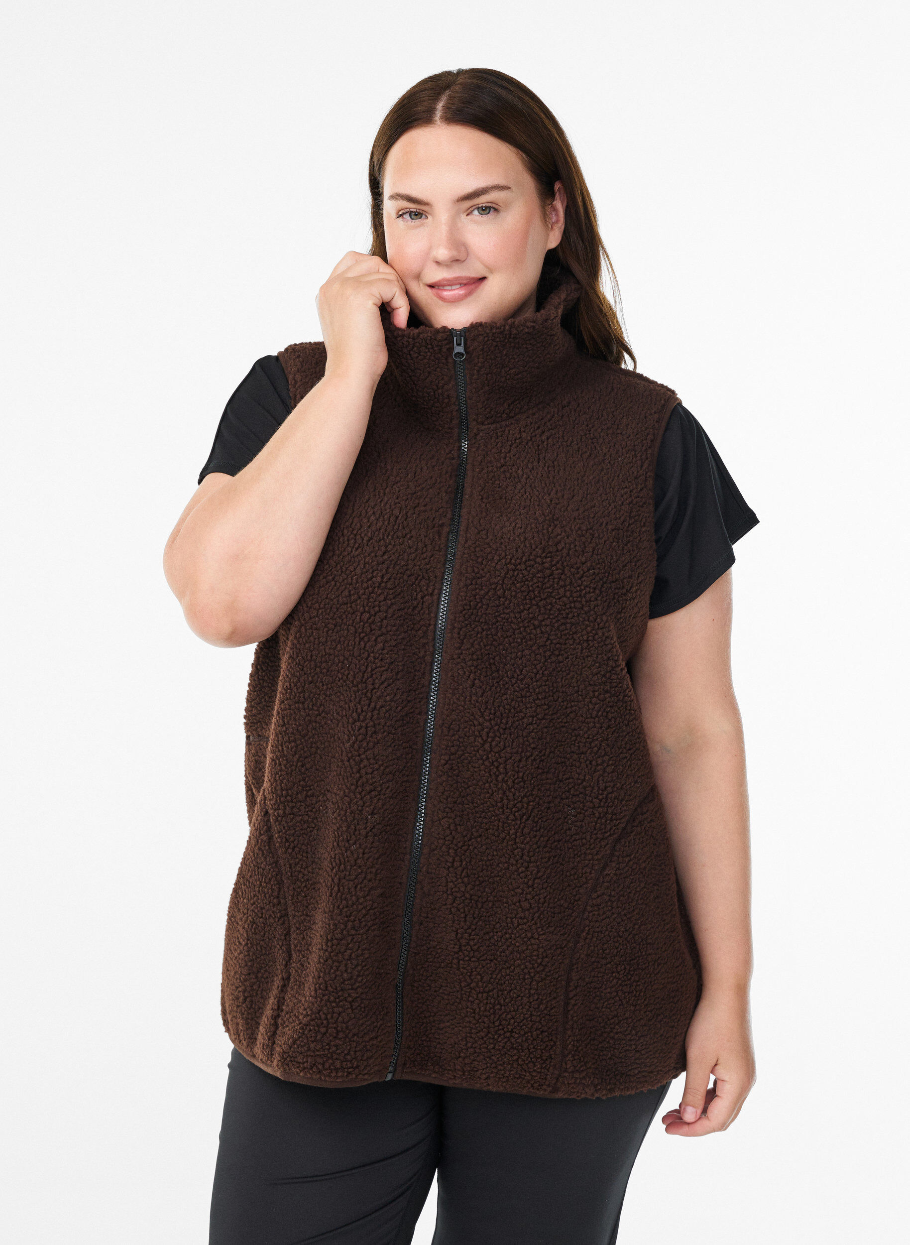 Teddy fleece gilet with zipper and pockets, Brown, Model
