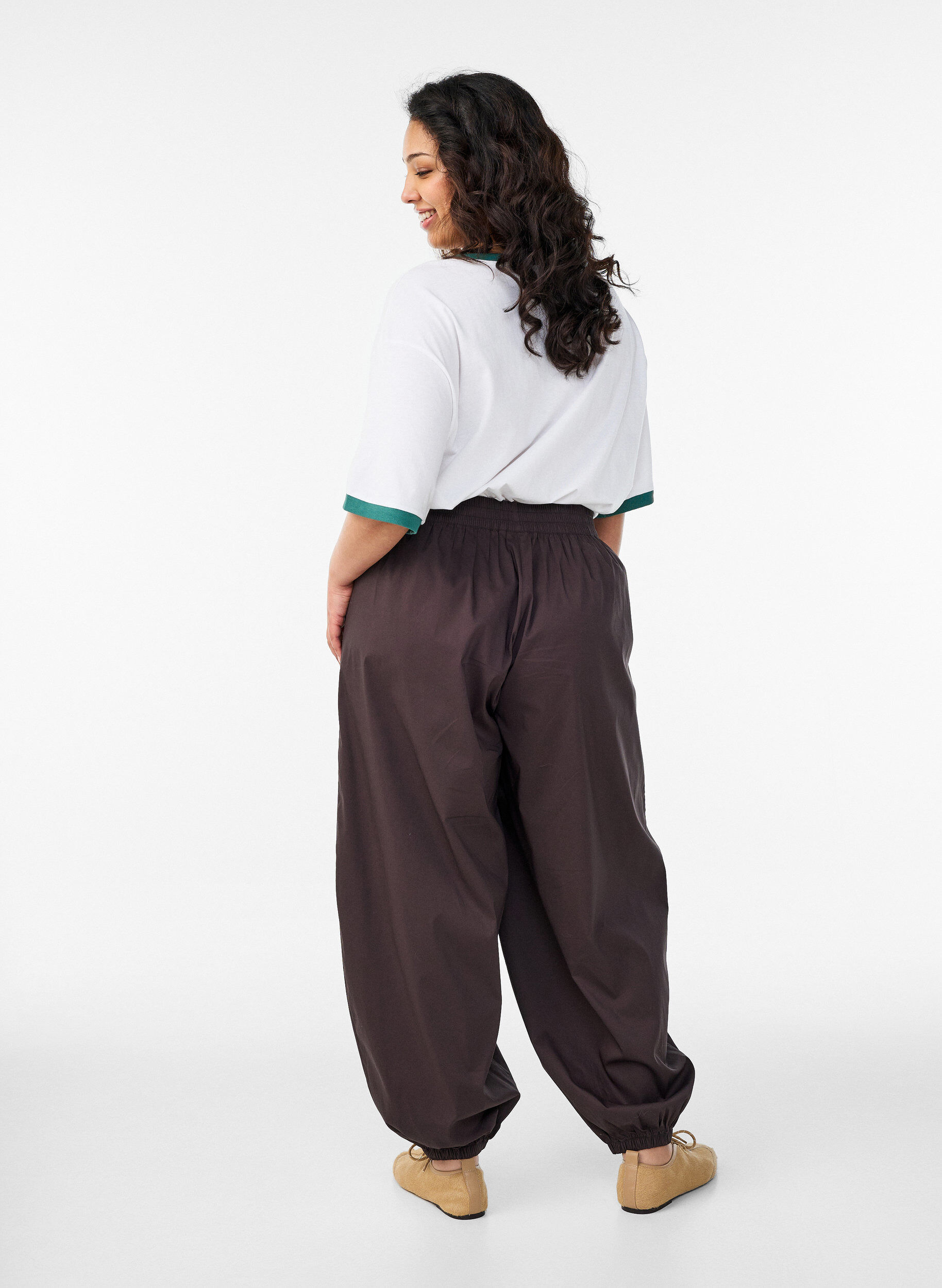Zizzifashion Balloon trousers with pockets and an elasticated waistband, Brown, Model image number 1