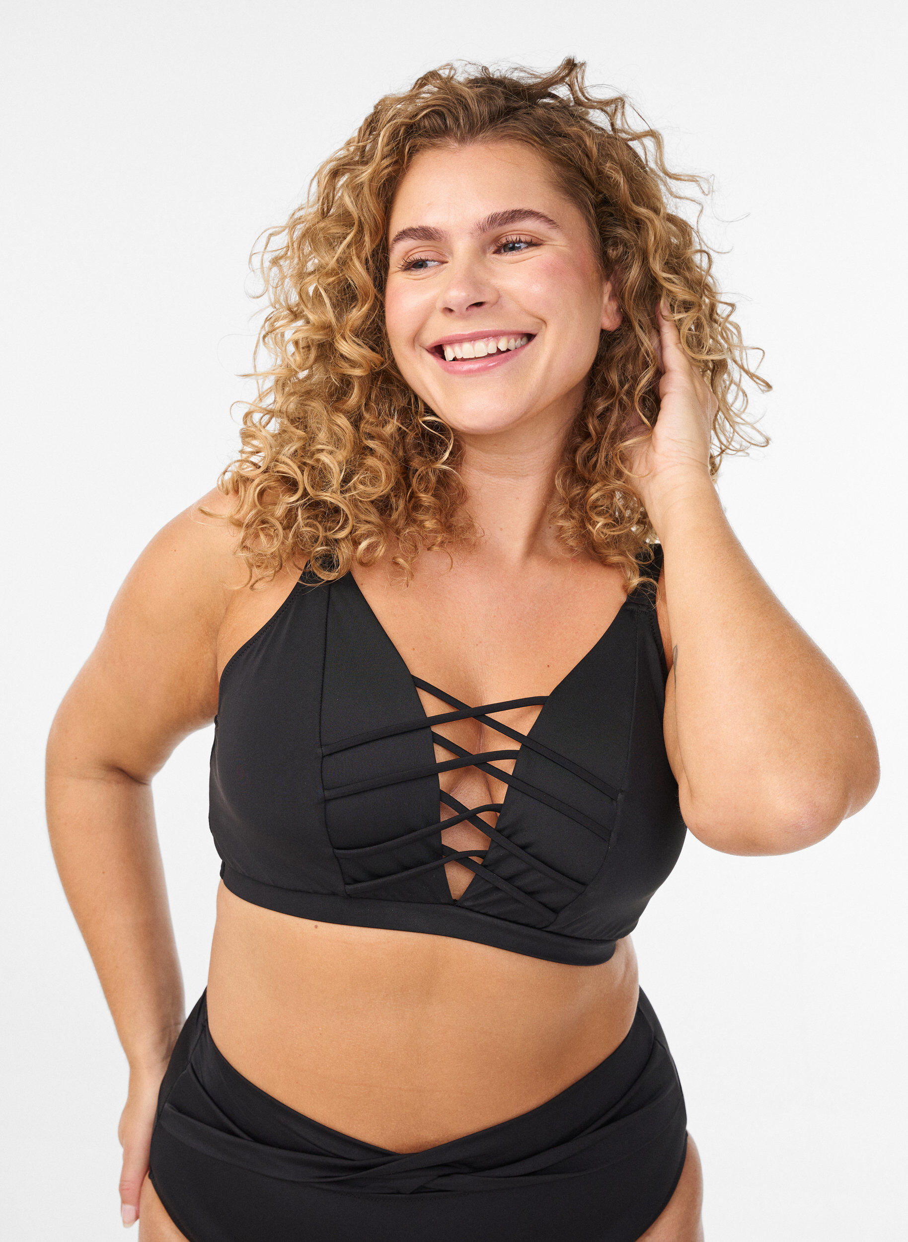 Bikini top with string detail, Black, Model