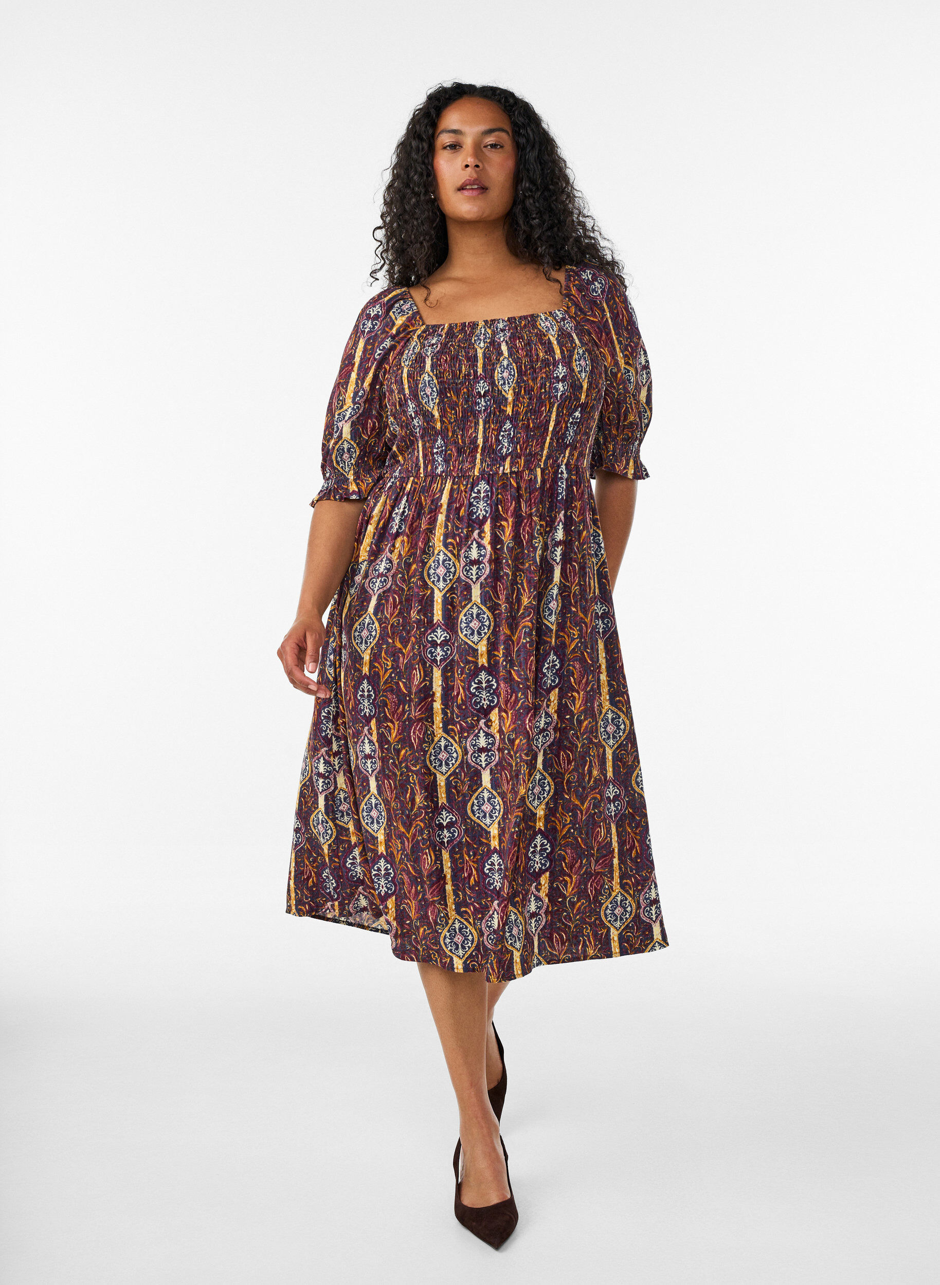 Summer dress in viscose with paisley print, Purple, Model