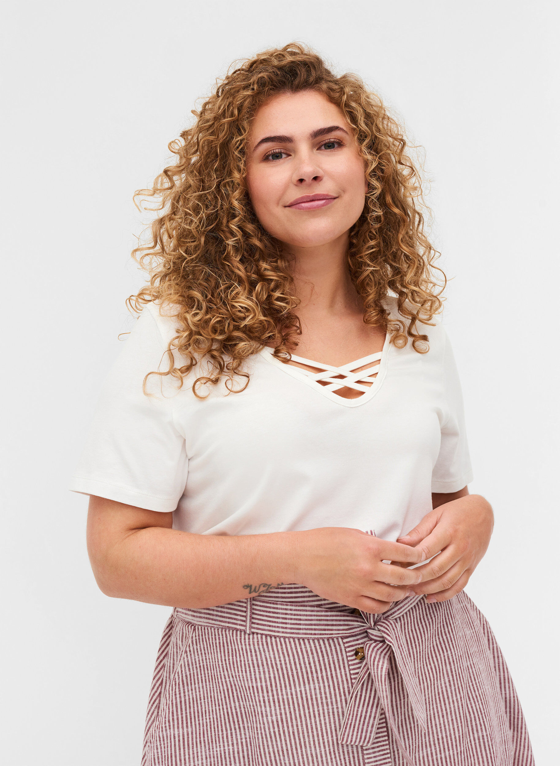 Zizzifashion Short sleeve t-shirt with v-neckline, Warm Off-white, Model image number 0