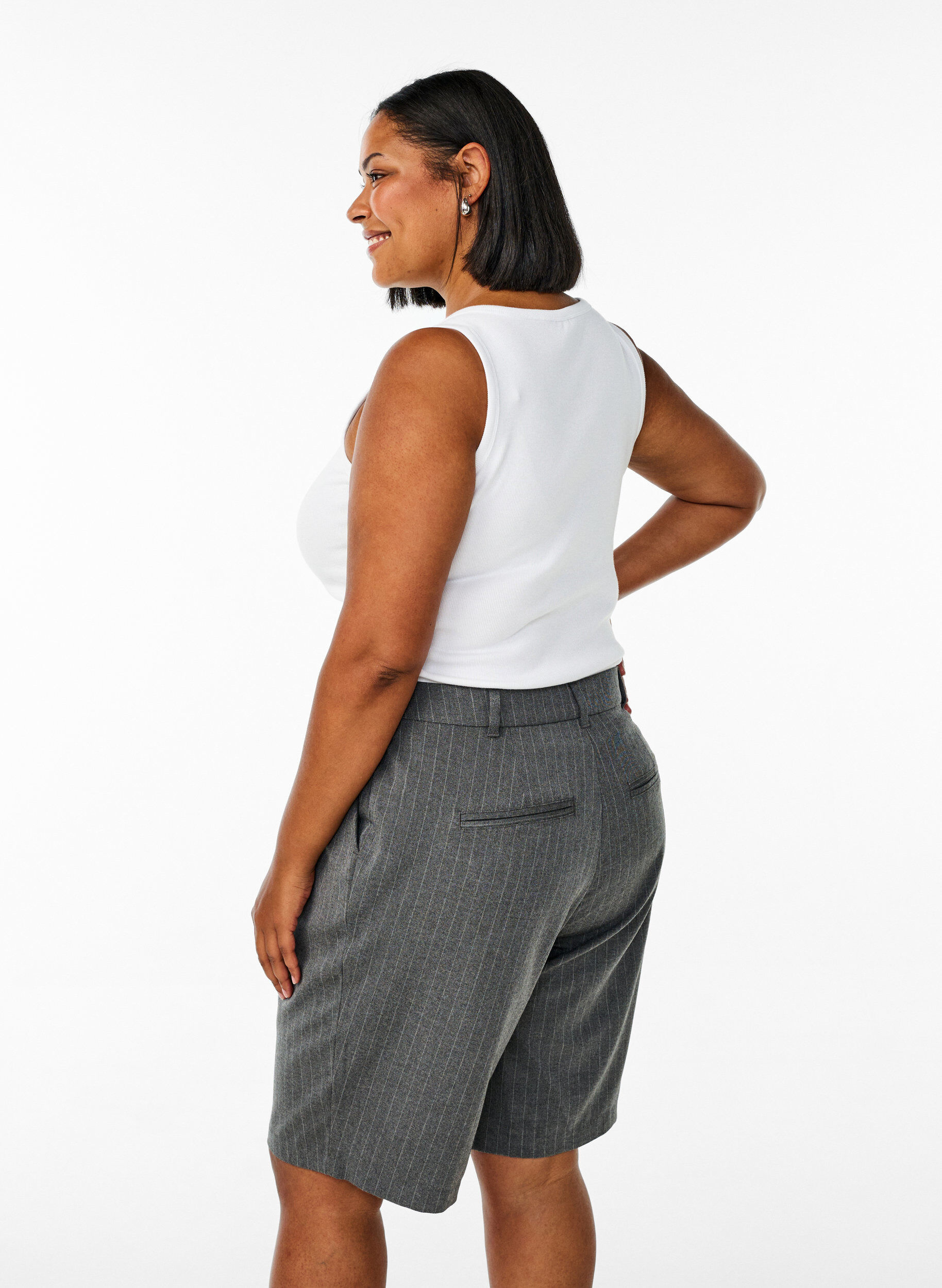 Zizzifashion Pinstriped Bermuda shorts with a loose fit, Dark Grey, Model image number 2