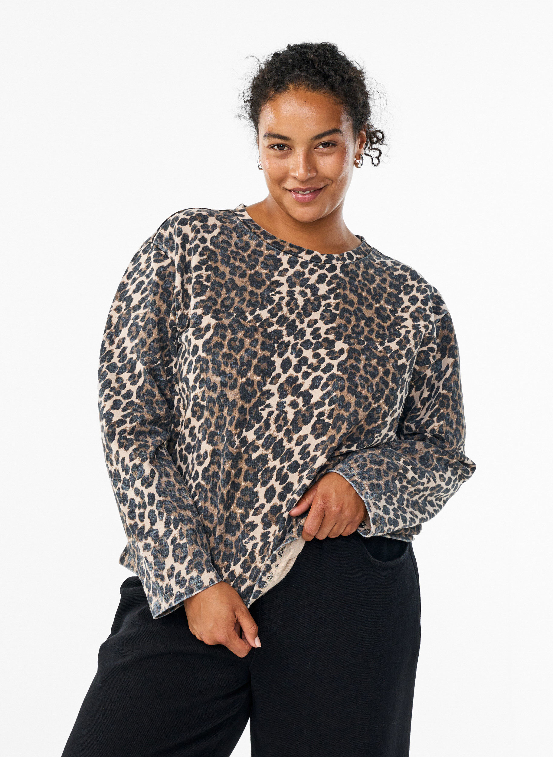 Washed sweatshirt with leopard print, Brown, Model
