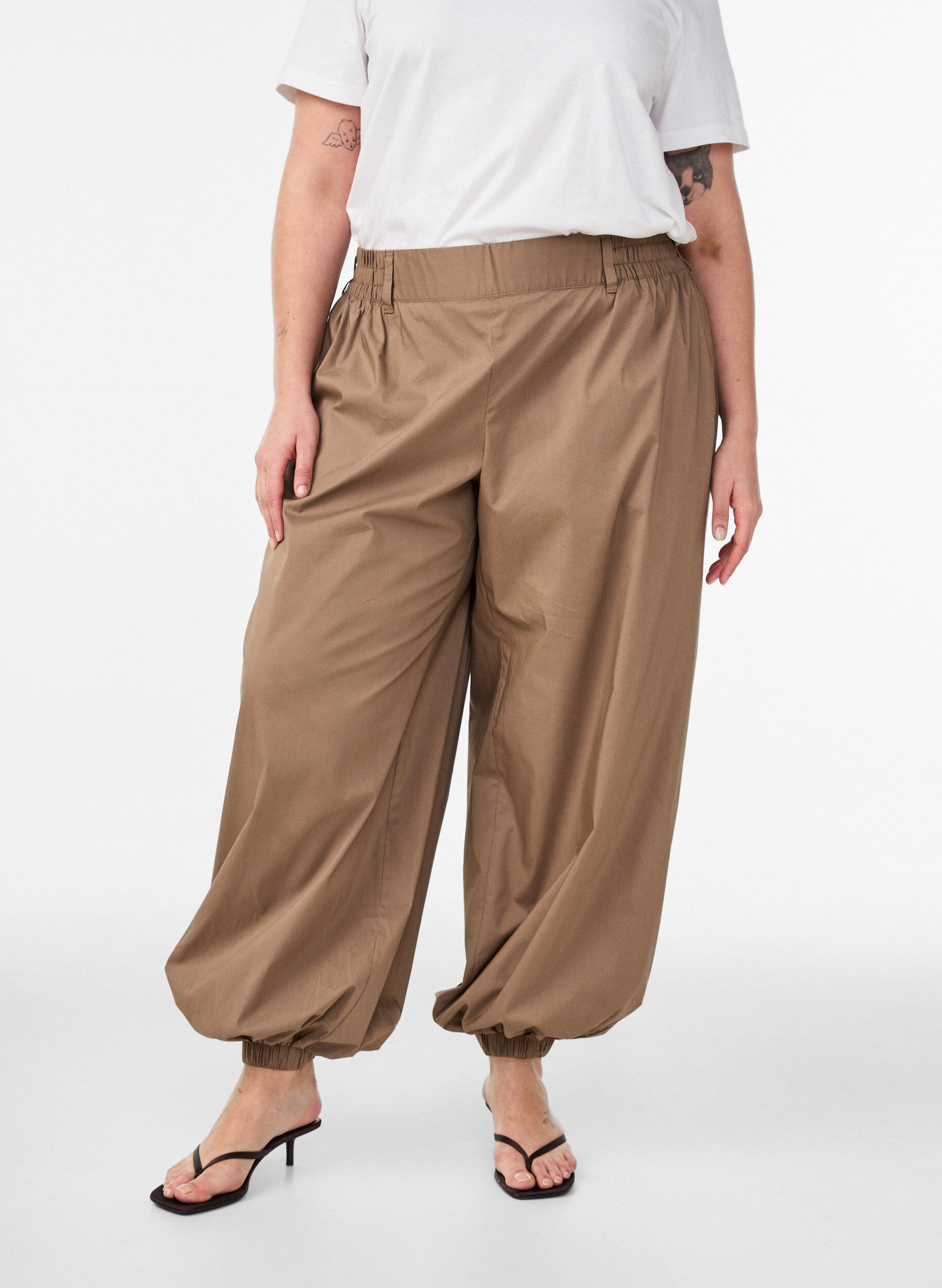 Zizzifashion High-waisted balloon trousers with an elasticated waistband, Brown, Model image number 2
