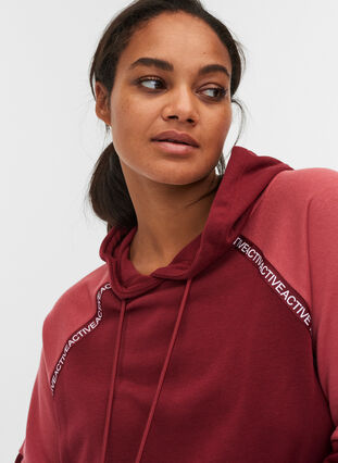 Sweatshirt with hood and pocket, Pomegranate, Model image number 2