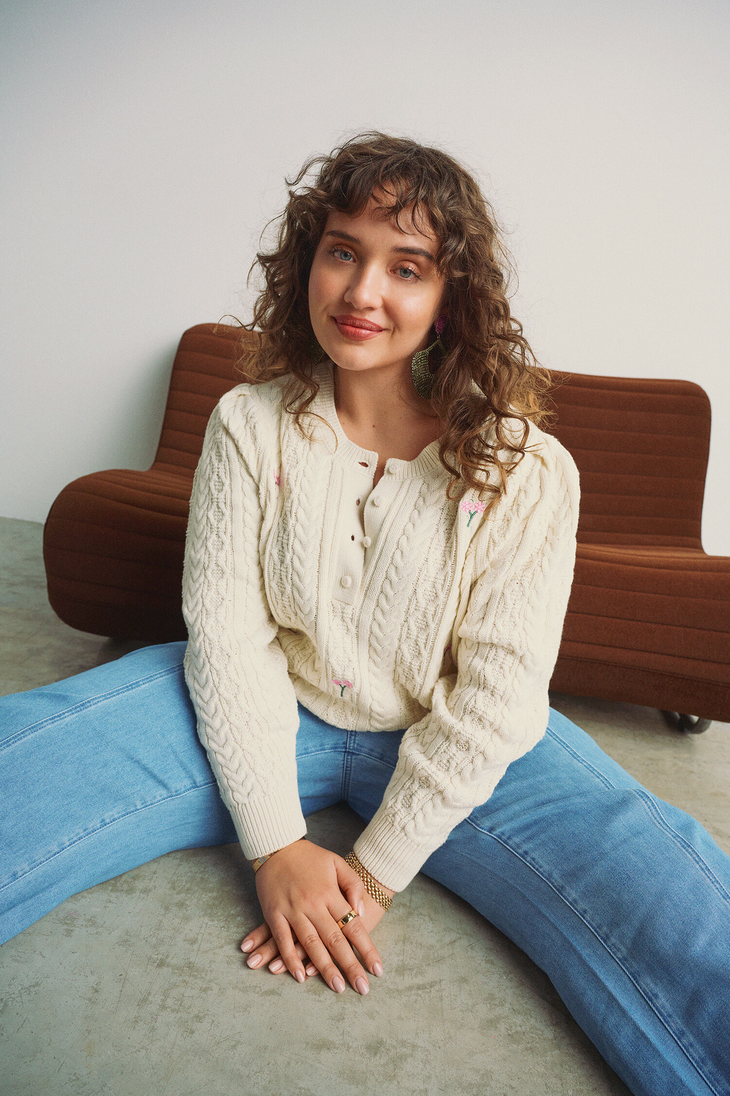 Zizzifashion Knitted blouse with embroidered flowers, , Model