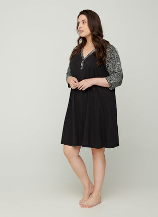 Cotton night dress with 3/4 length sleeves, Black w. Leo, Model image number 3