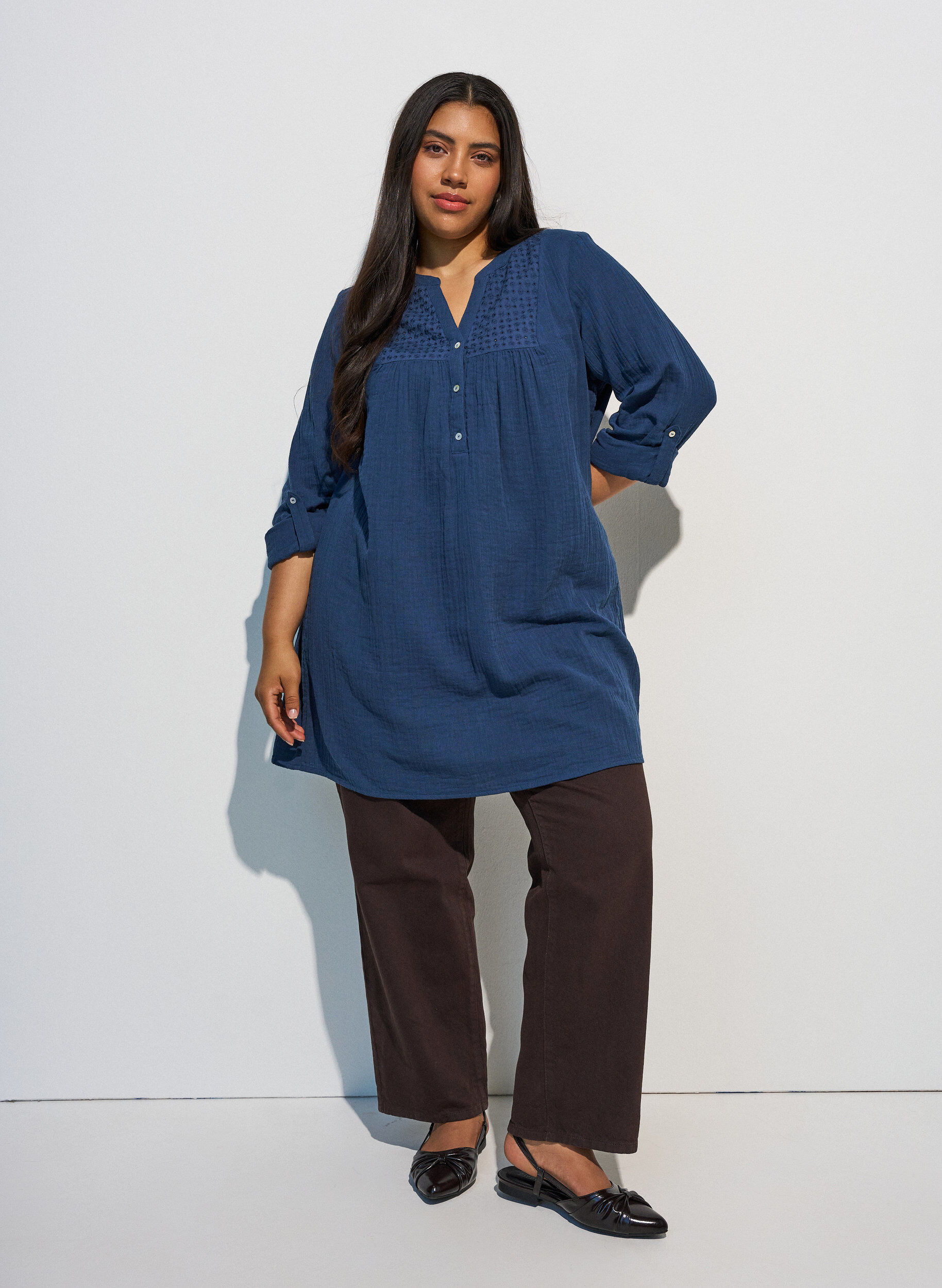 ZizzifashionCotton muslin tunic with broderie anglaise, Blue, Model image number 1