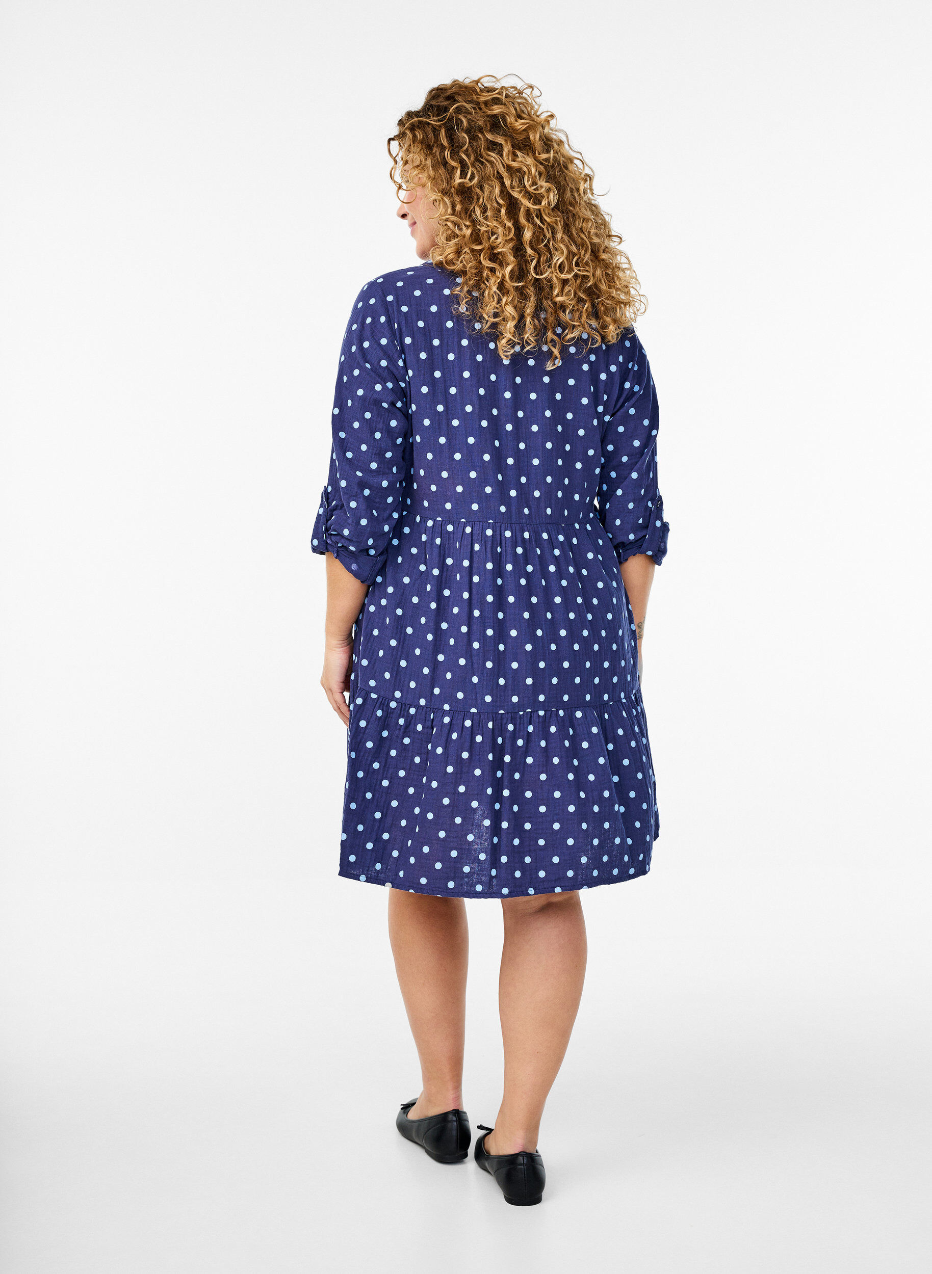 Zizzifashion Short cotton muslin dress with polka dots, Blue, Model image number 2