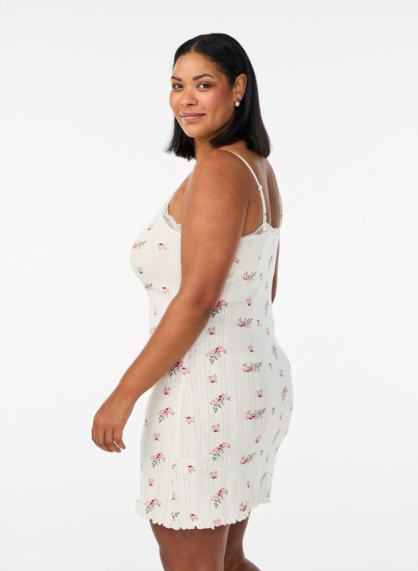 Nightgown with thin straps and textured pattern, Vanilla, Model