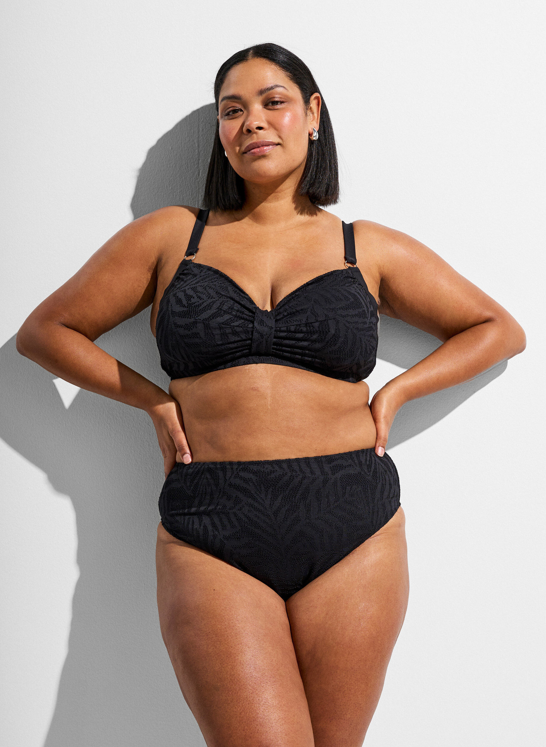 Zizzifashion Bikini bra with structured mesh and removable inserts, Black, Model image number 1