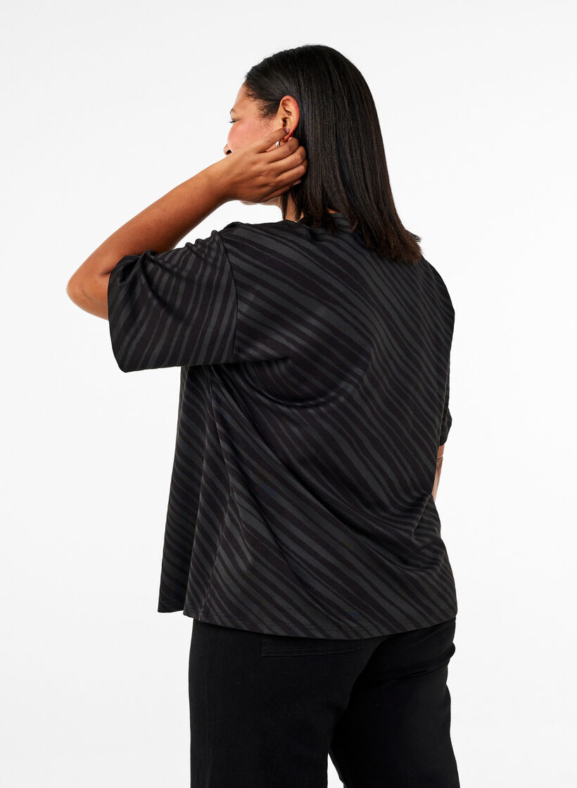 Oversize blouse with pattern, Black, Model image number 2