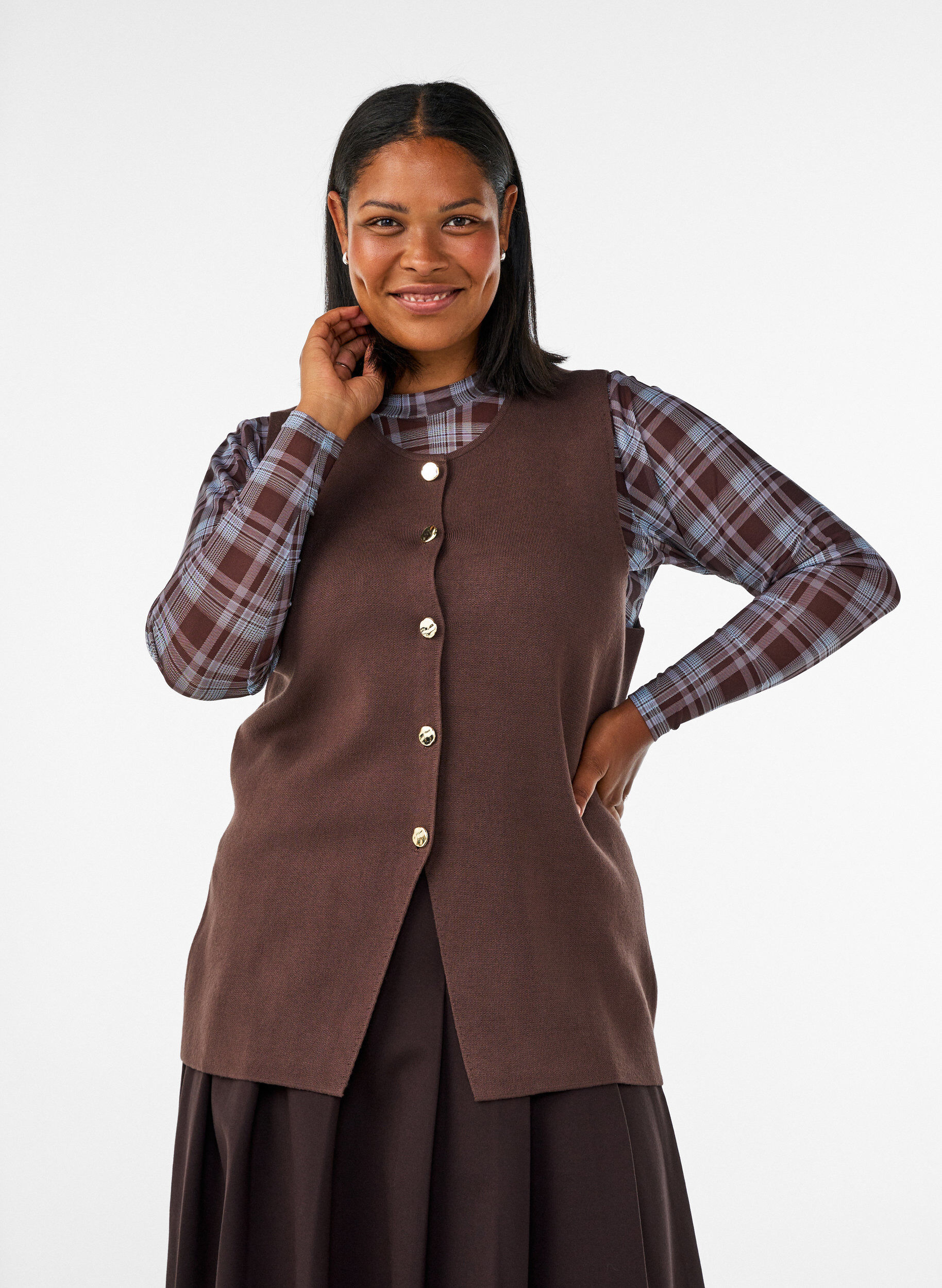 Sleeveless knit vest with decorative buttons, Brown, Model