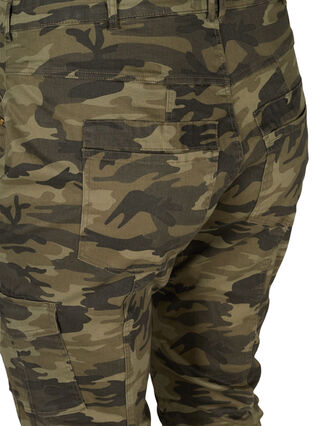 Close-fitting capri jeans with camouflage print, Ivy Green/Camou, Packshot image number 3