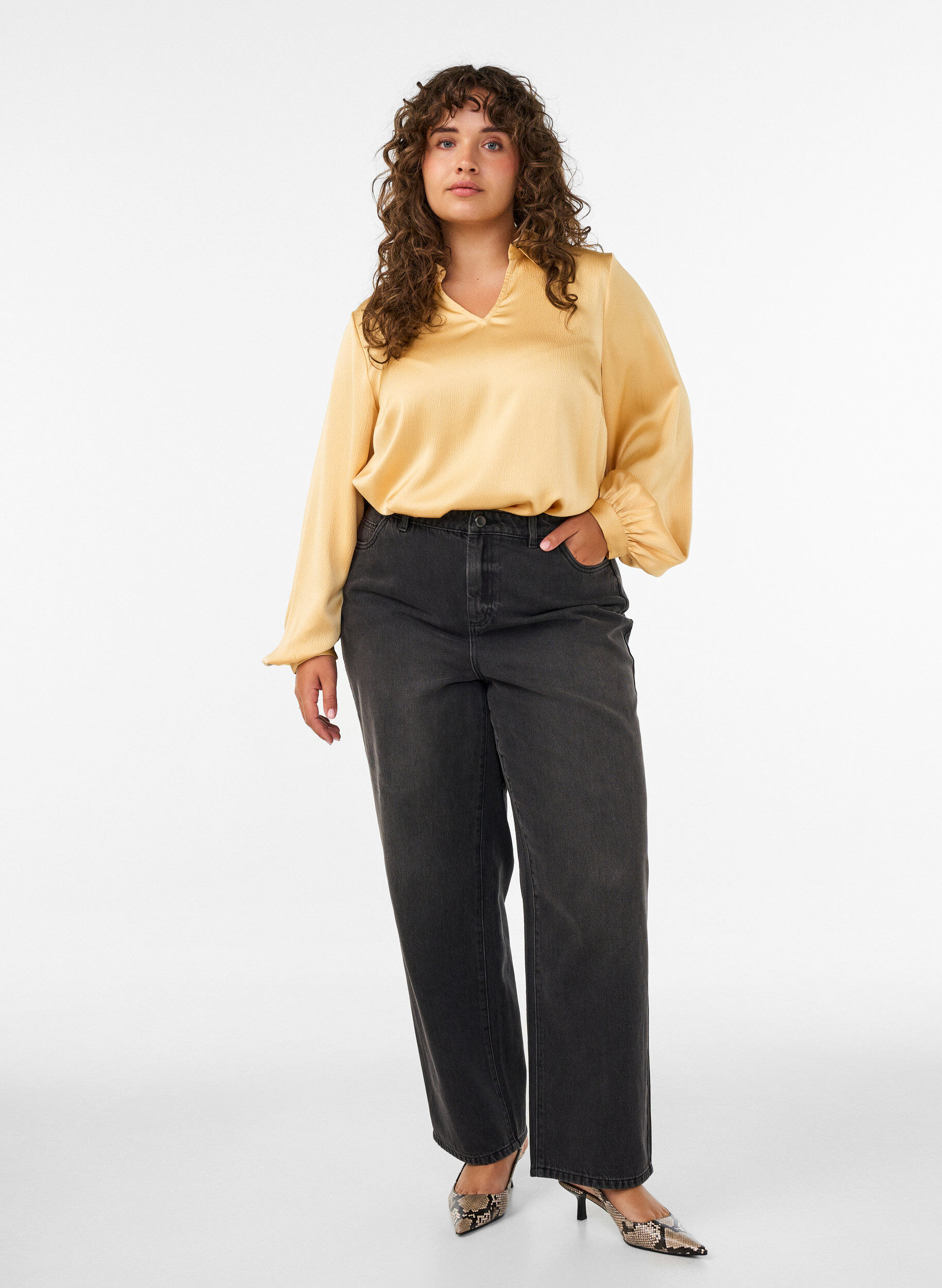 ZizzifashionBlouse with shirt collar and V-neck, Yellow, Model image number 1