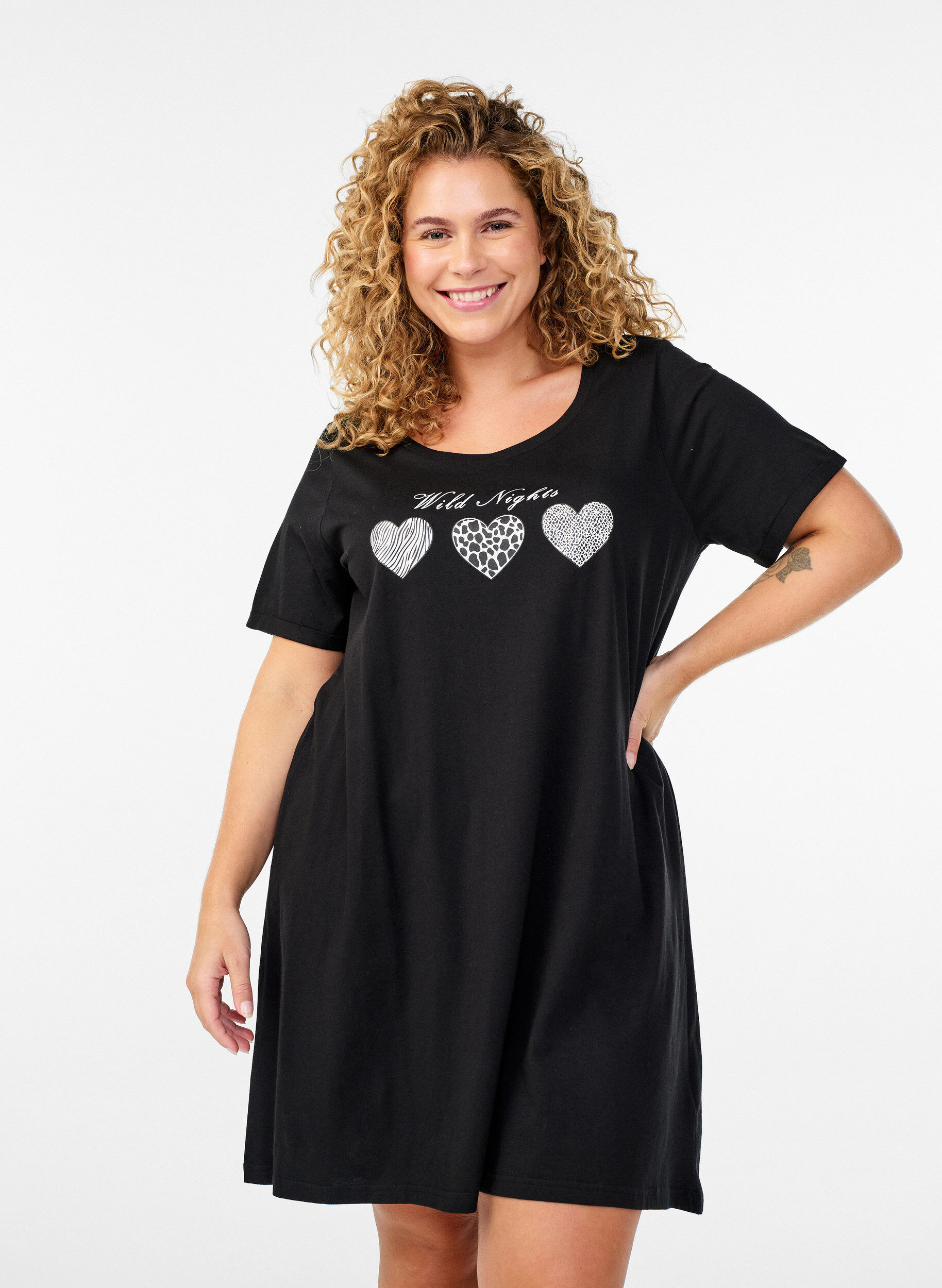 Short-sleeved nightgown in organic cotton, Black, Model