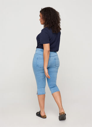 High-waisted capri jeans in a cotton blend, Light blue denim, Model image number 1