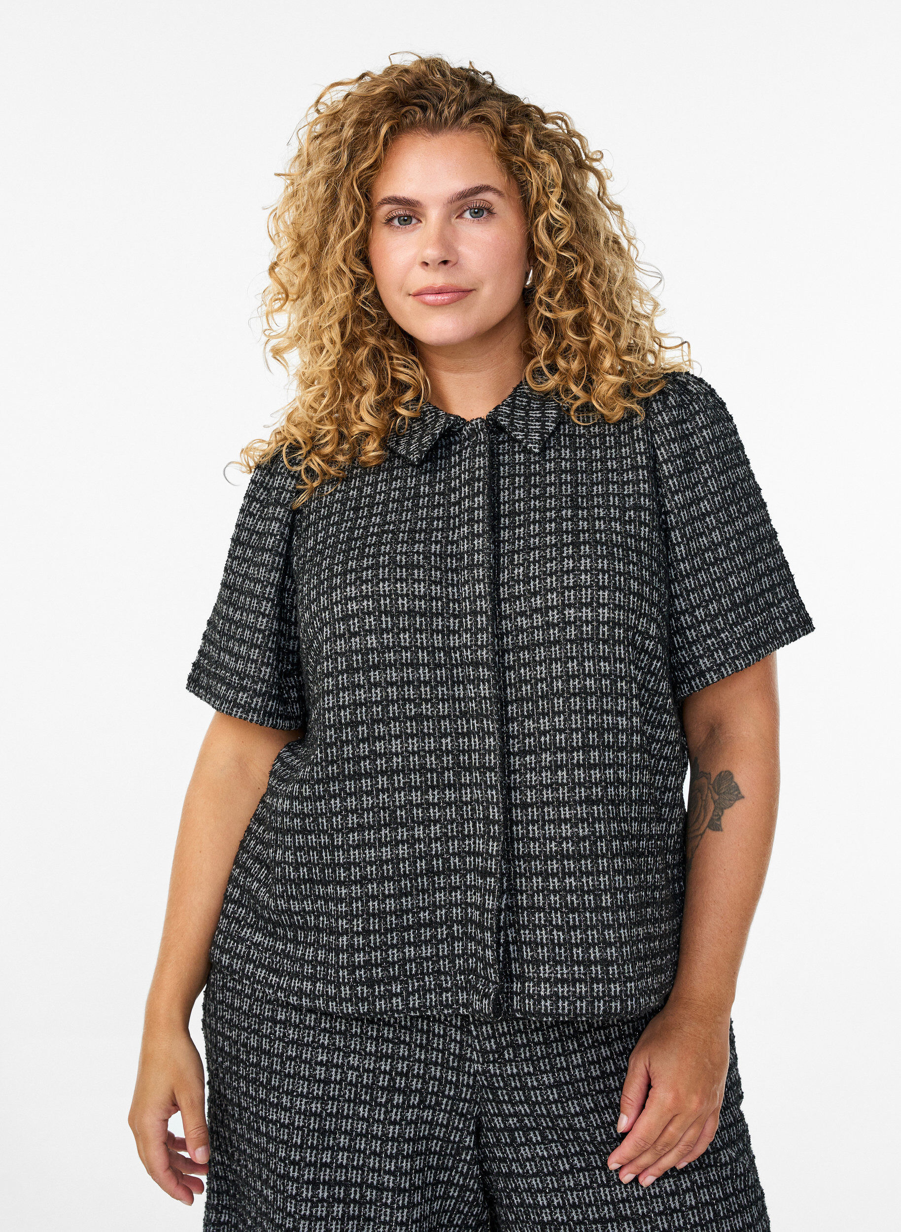 Boucl&eacute; shirt blouse with short sleeves, Black, Model