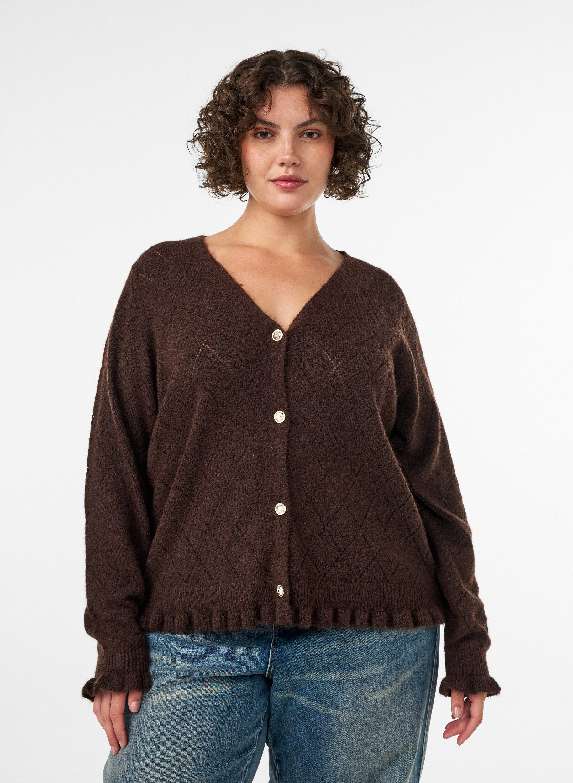 Cardigan with harlequin pattern and V-neck, Brown, Model