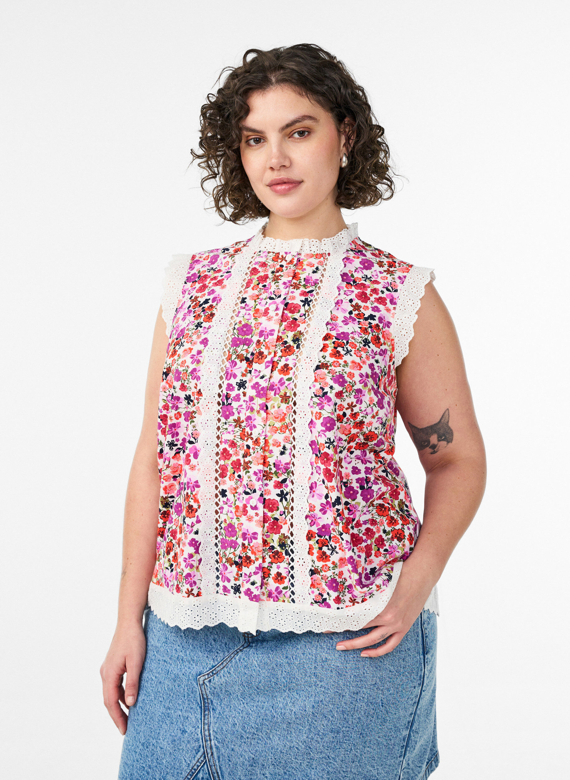 Zizzifashion Sleeveless cotton blouse with floral print and broderie anglaise, Pink, Model image number 0