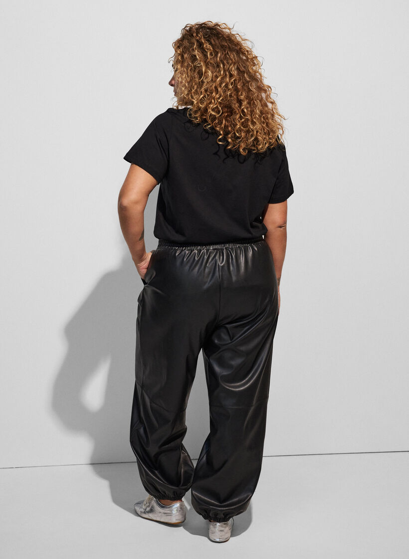 Cotton T-shirt with text badge, Black, Model image number 2