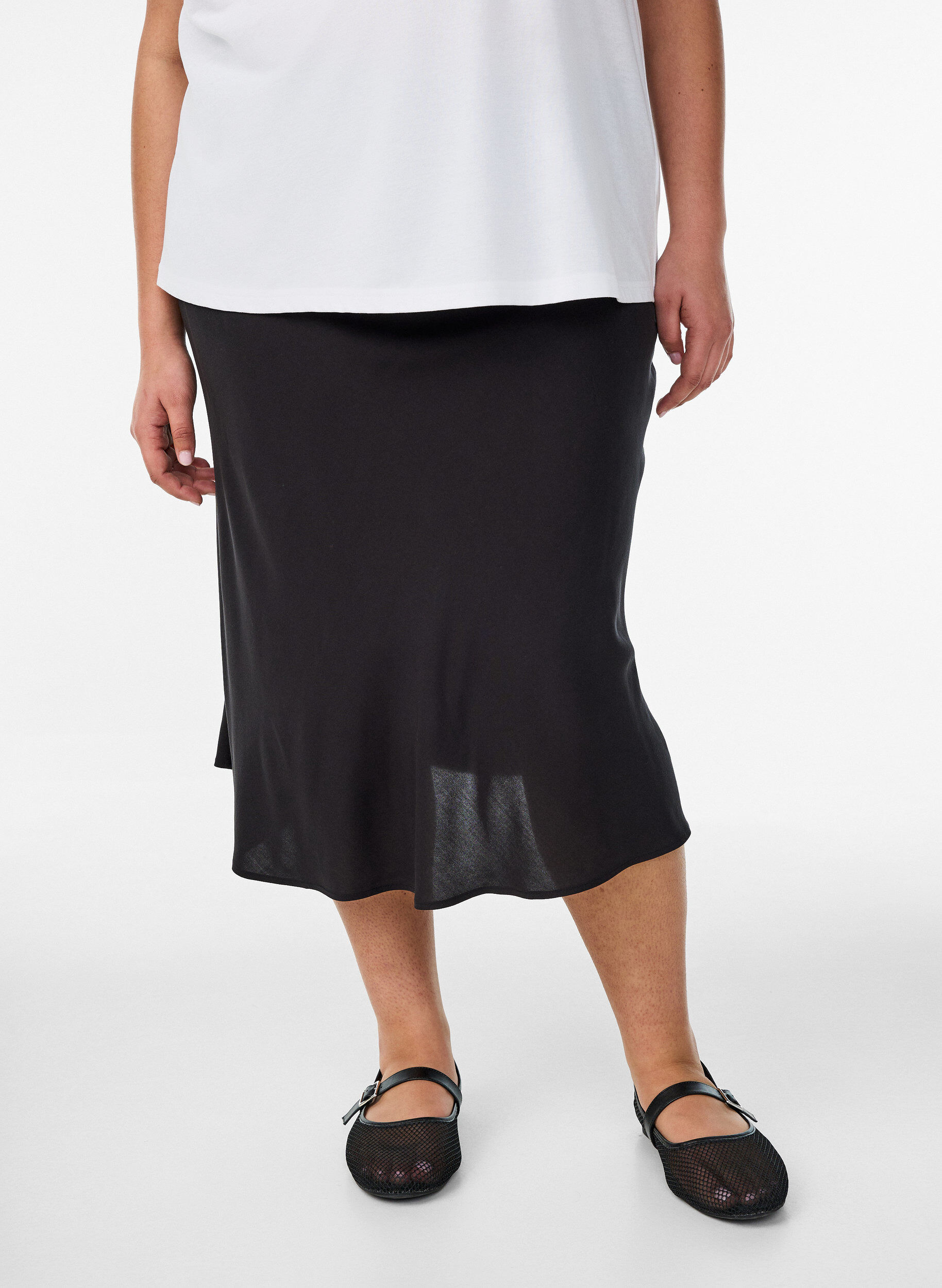 Zizzifashion Viscose skirt with an elasticated waist, Black, Model image number 2