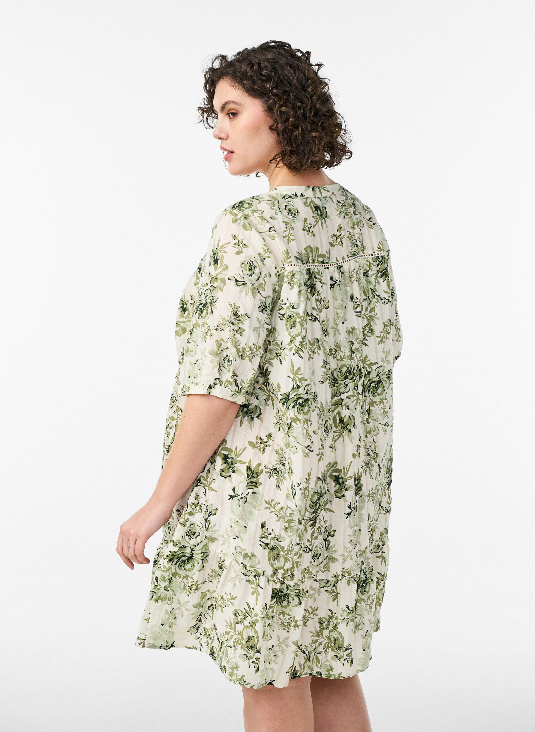 Zizzifashion Short viscose dress with lace trim and A-line cut, Green, Model image number 2