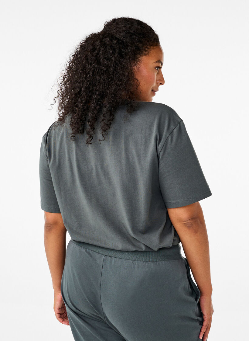 Sporty T-shirt in organic cotton, , Model image number 2